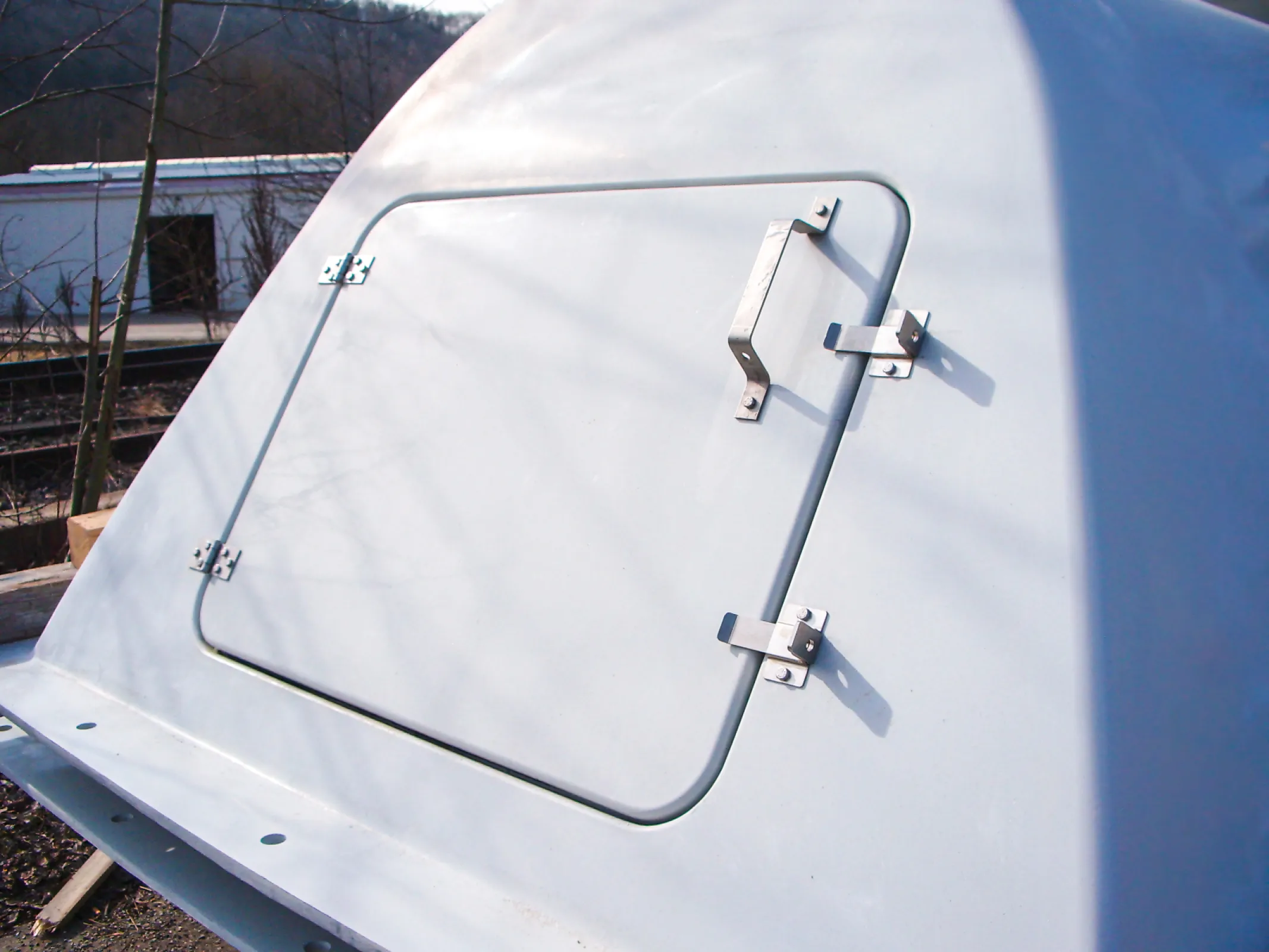 Covering with integrated hatch for plant at Company Rüttgers, DE