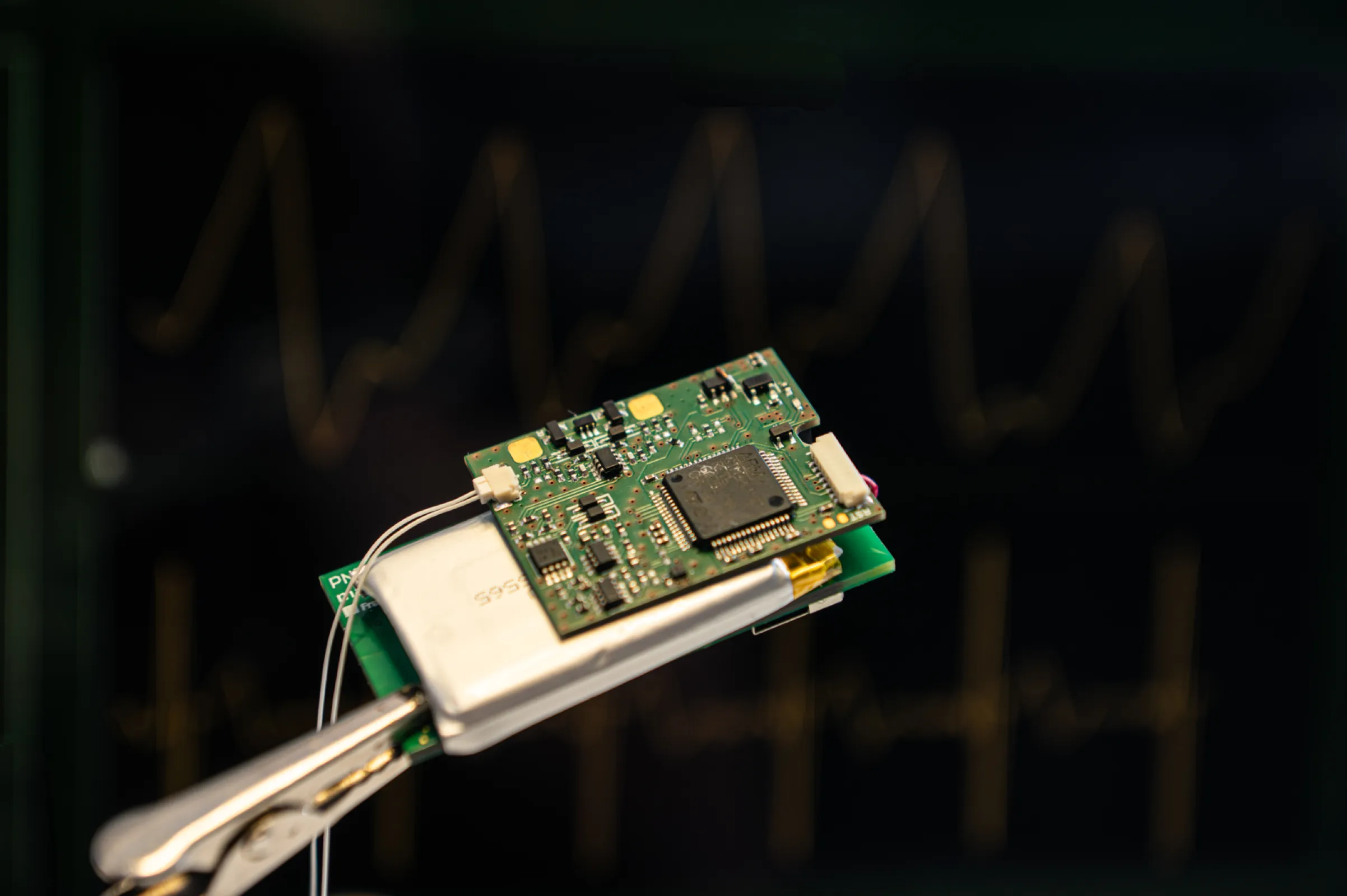 Miniaturized maphera® sensor node without housing for ECG recording  (©Fraunhofer IIS)
