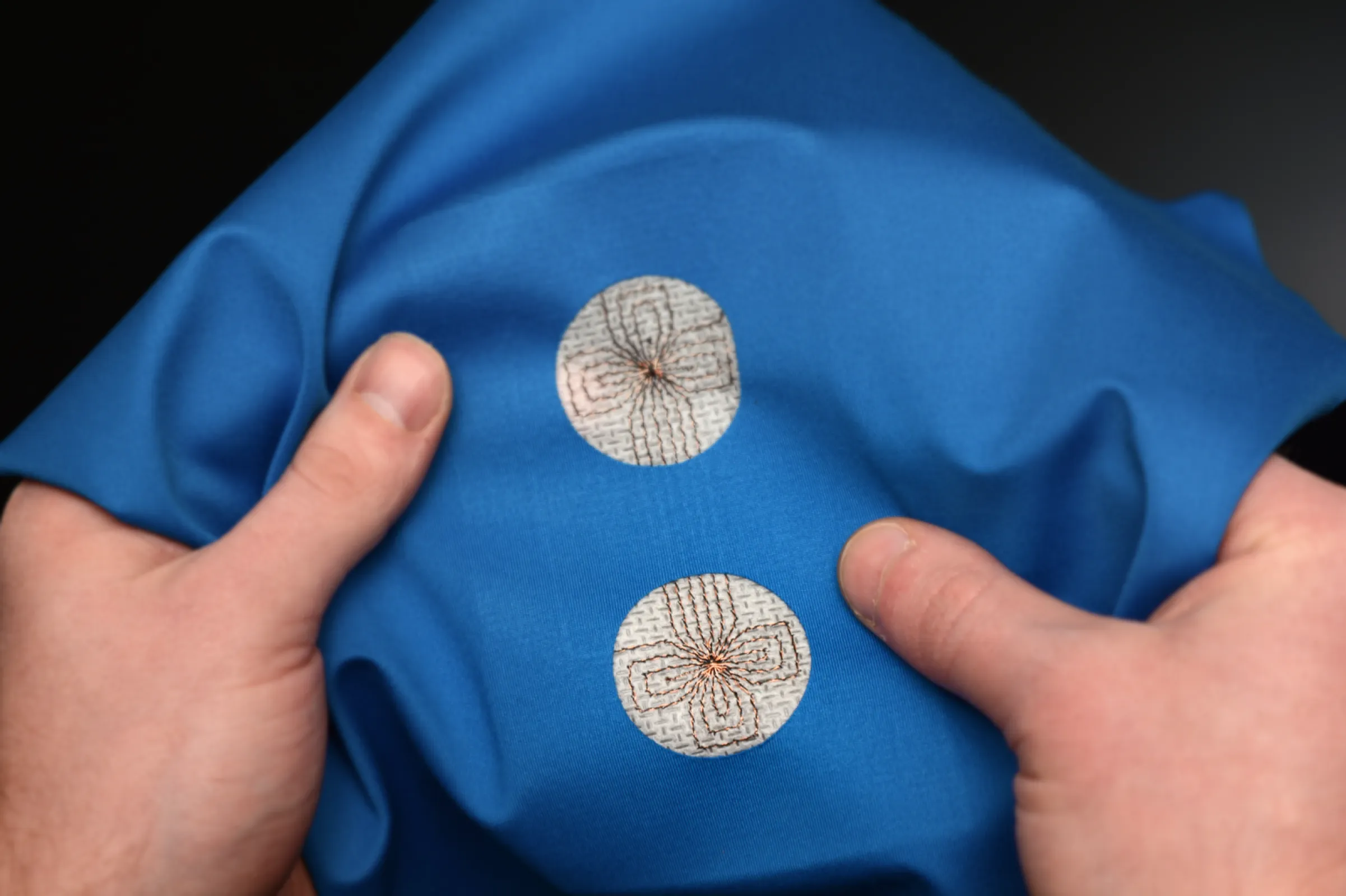 Motion-sensitive textile surfaces for smart living and working environments (©Fraunhofer IIS)