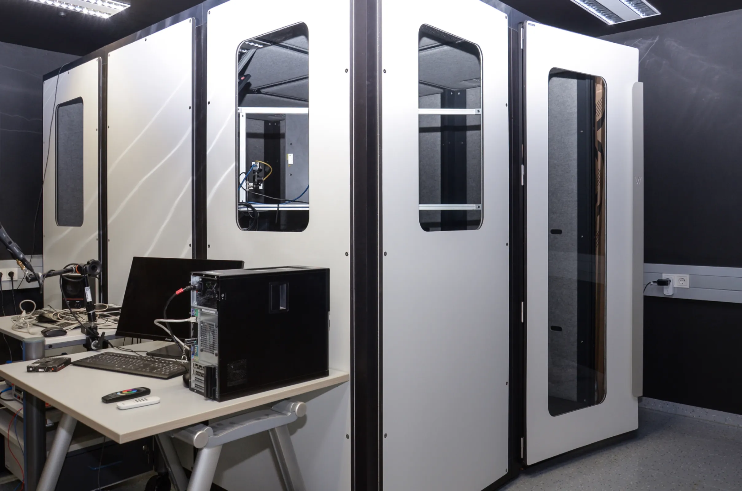 Exposure cabin for 360° biosignal analysis in a closed, disturbance-free measurement environment (©Fraunhofer IIS)