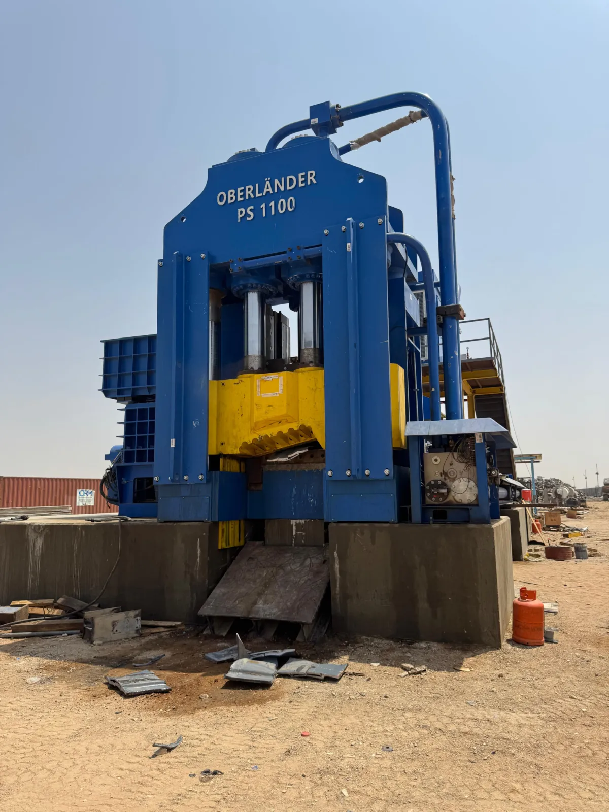 1.100 t Press Shear in operation in Dschidda