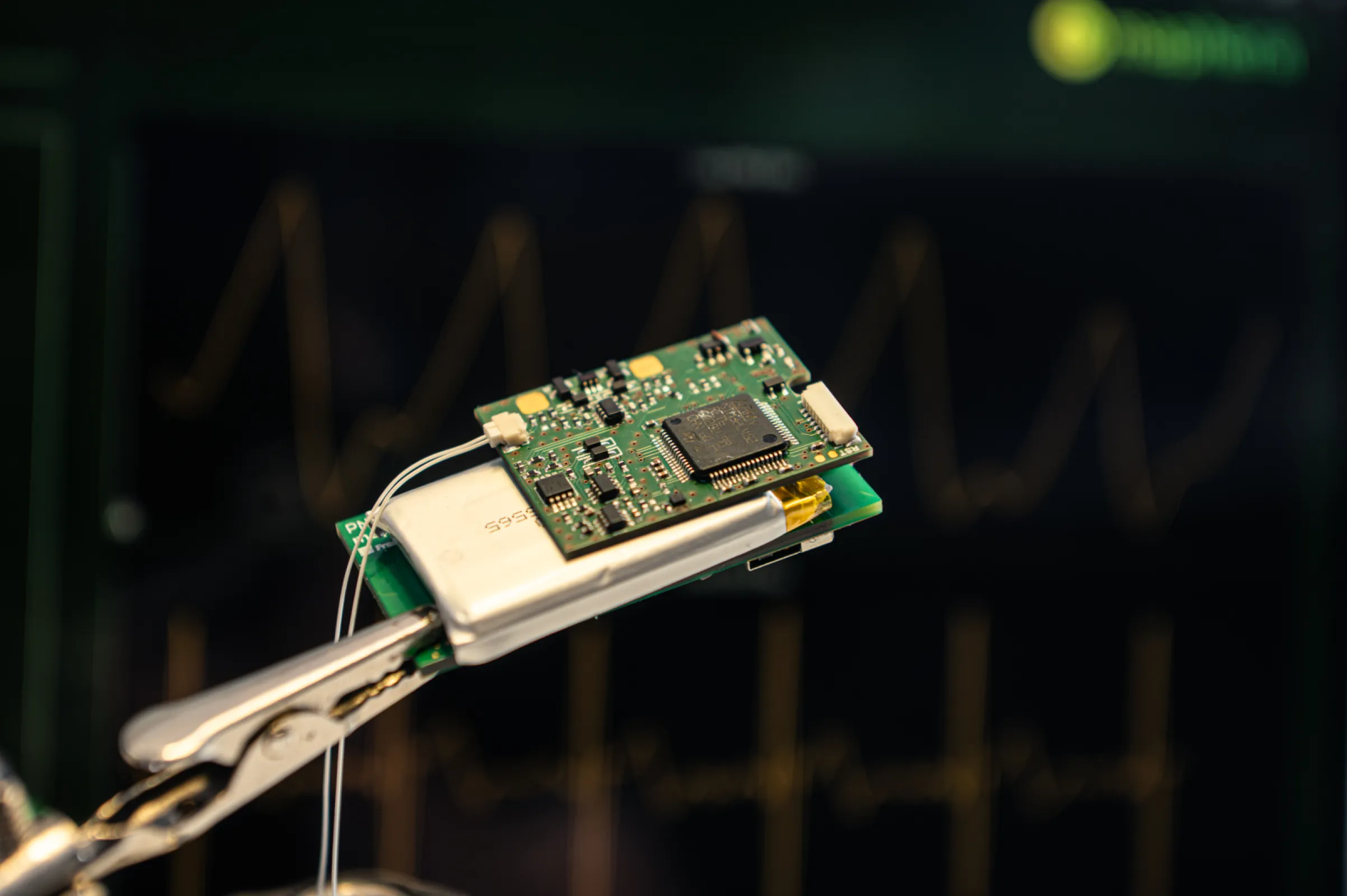 Miniaturized maphera® sensor node without housing for ECG recording (©Fraunhofer IIS)