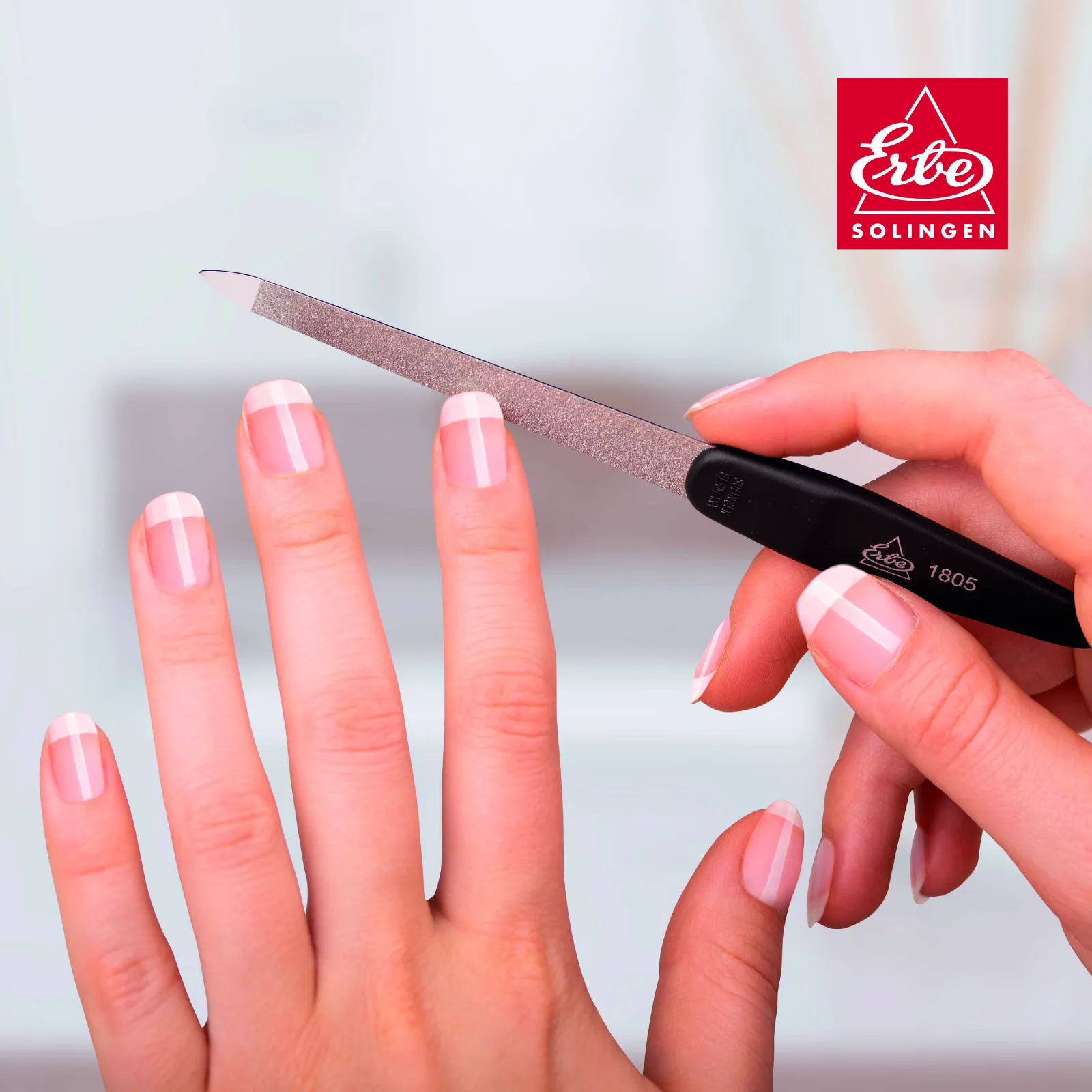 ERBE sapphire nail file - The file has two sides: a coarse side to gently shape the nails and a fine side to smooth the nail edges
