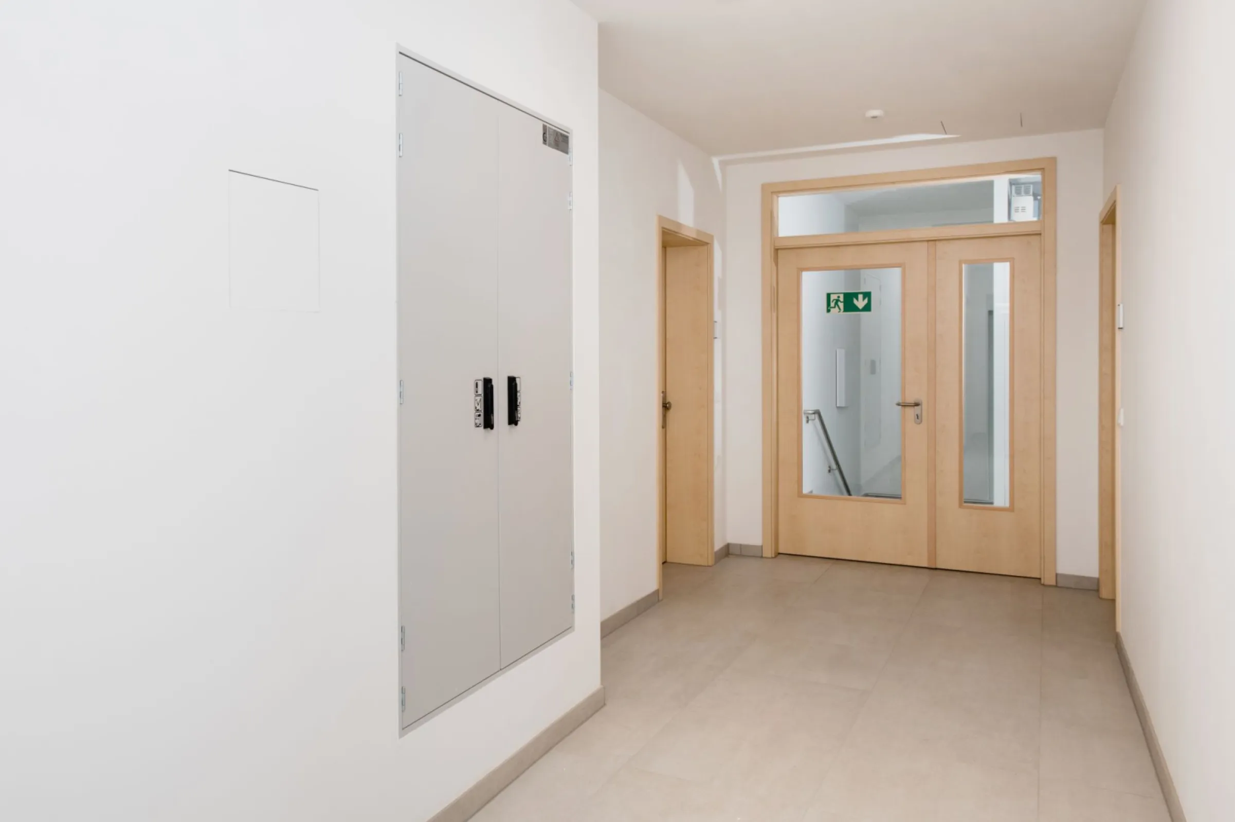 LWA-E-30: Light wall attachment door recessed version. Suitable for functional integrity for 30 minutes, fire resistance 30 minutes.