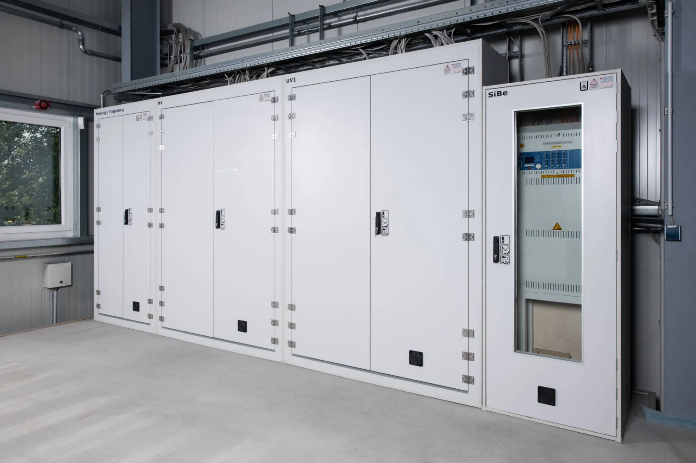 CS and LS: Floor-standing enclosures with ventilation (90 minutes).