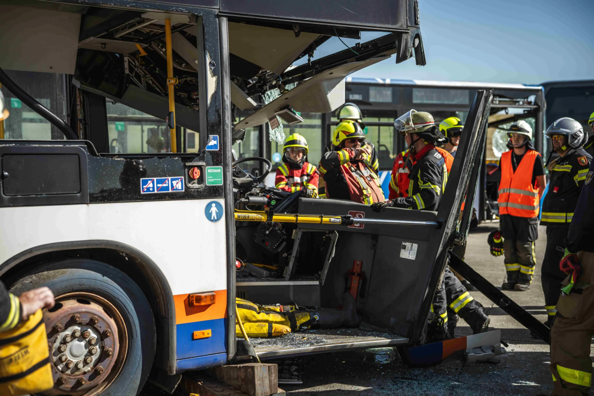 Crossrammer - designed for rescue operations inside the vehicles