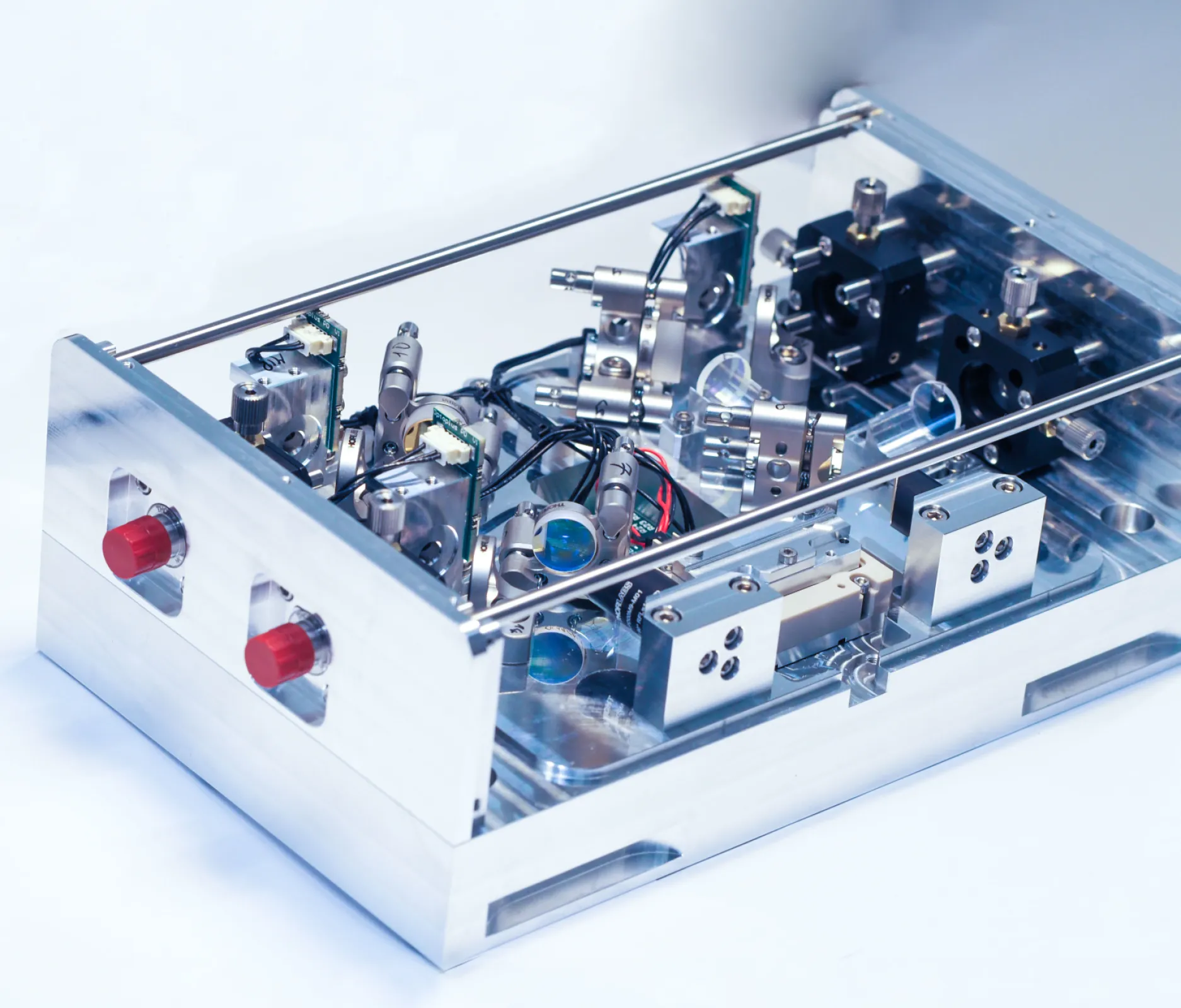 Module for waveguide-based MIR-NIR upconversion
