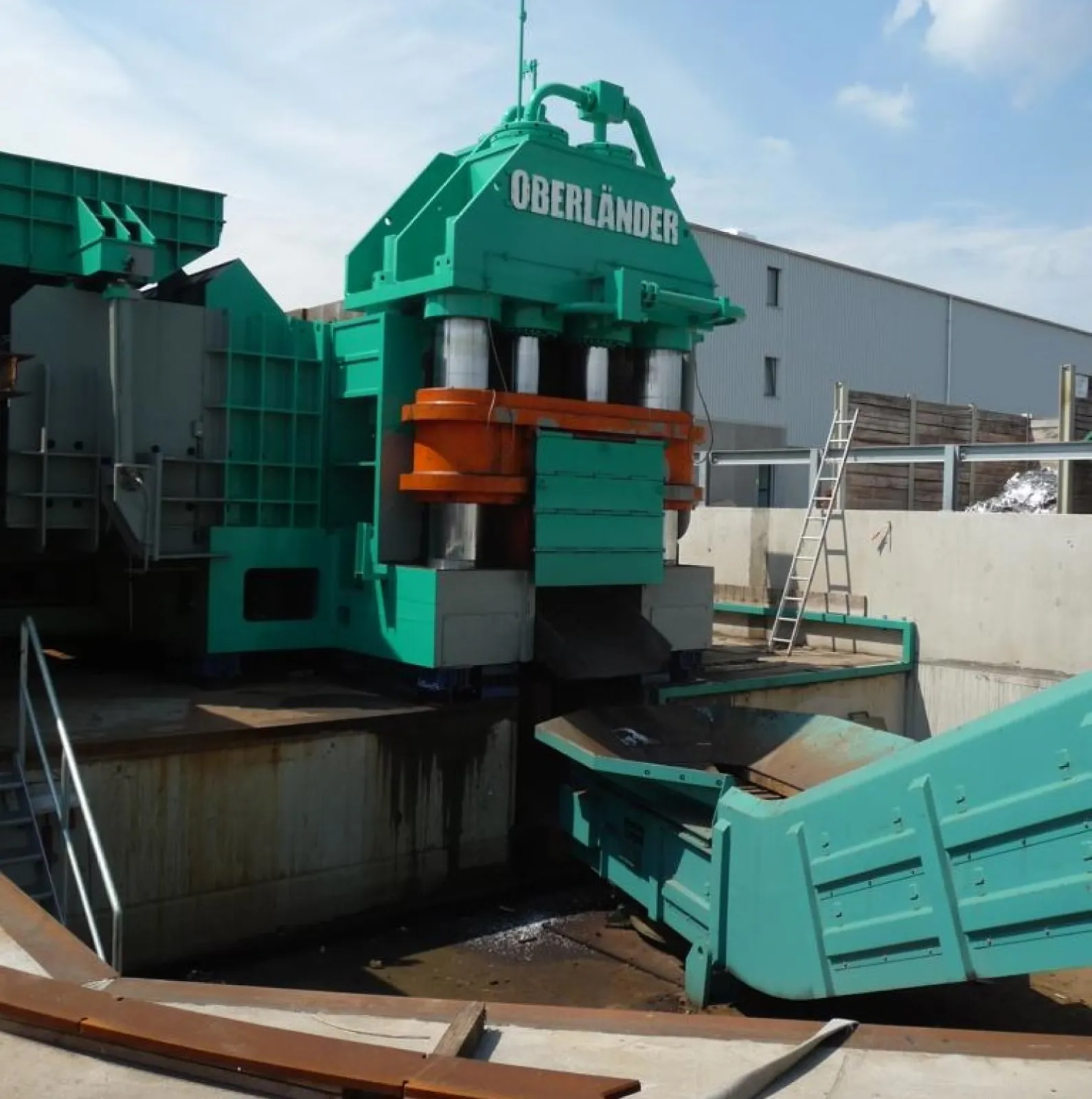 1.300 t press shear with plate conveyor