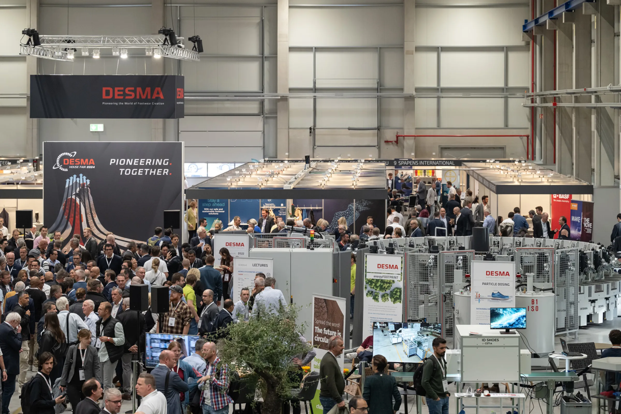 Get-together for the global footwear industry / DESMA House Fair