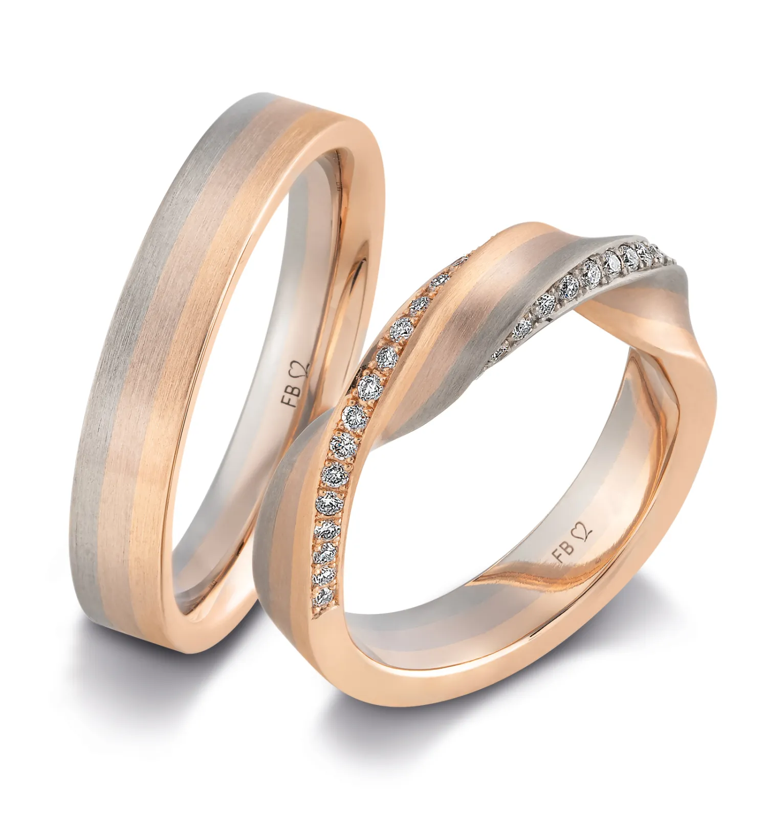 Wedding ring with three alloys