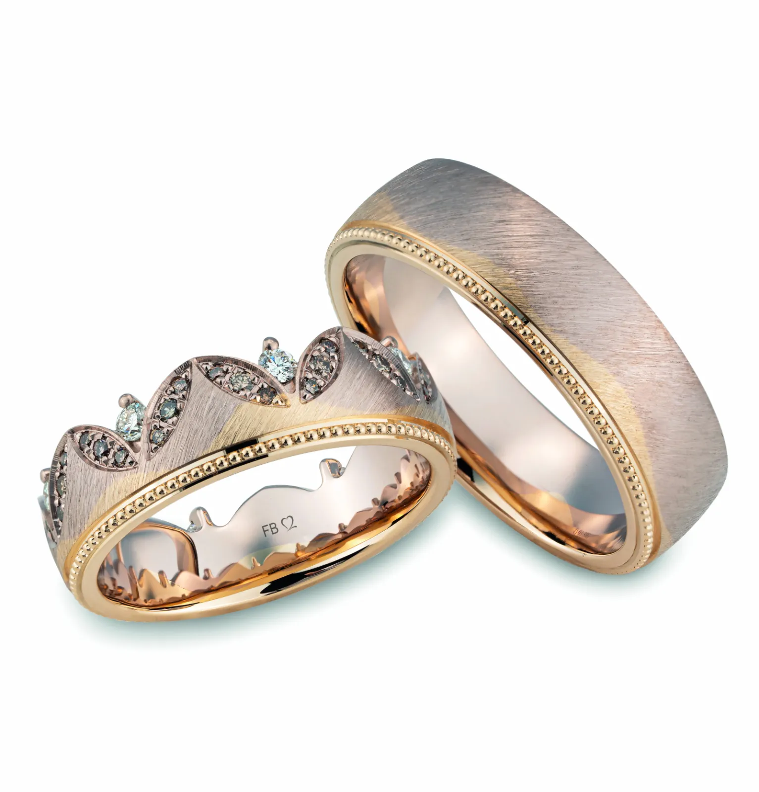 Wedding ring with two alloys