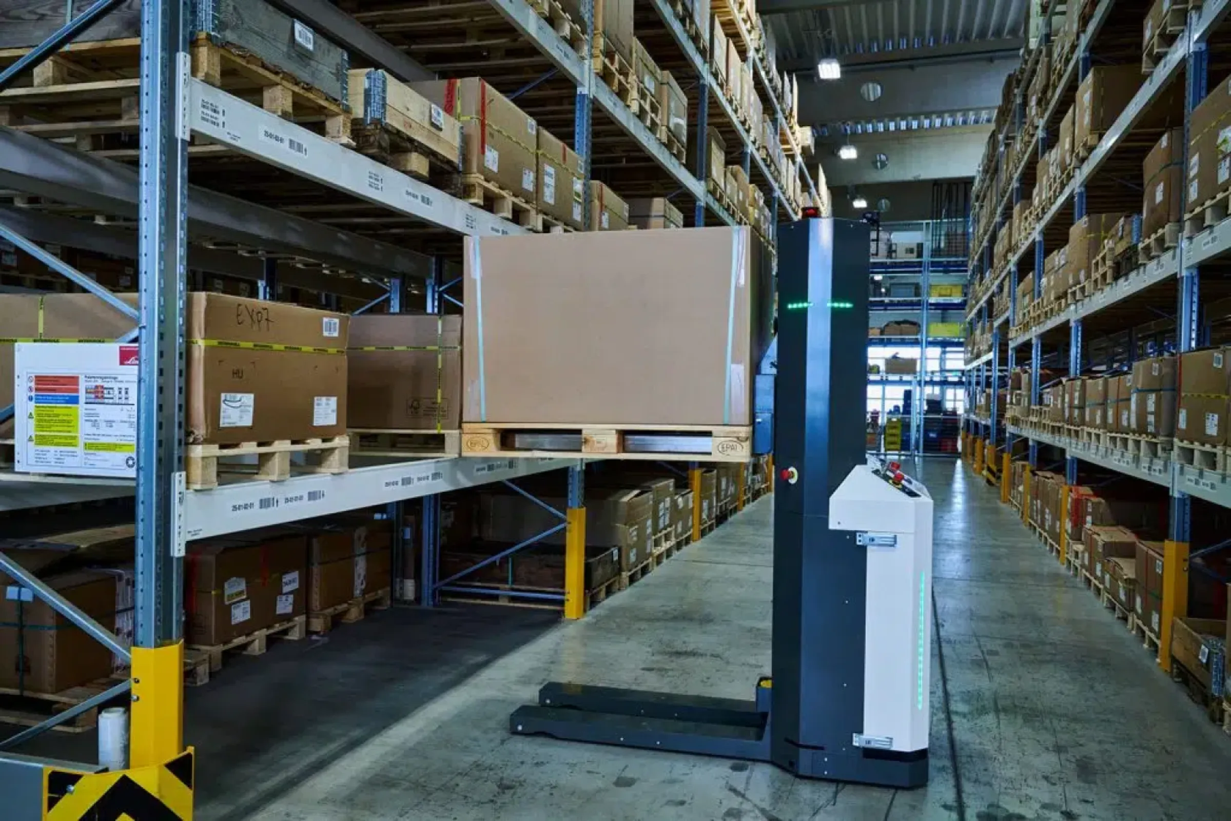 Open Shuttle Fork: Innovating AMR for pallet transport