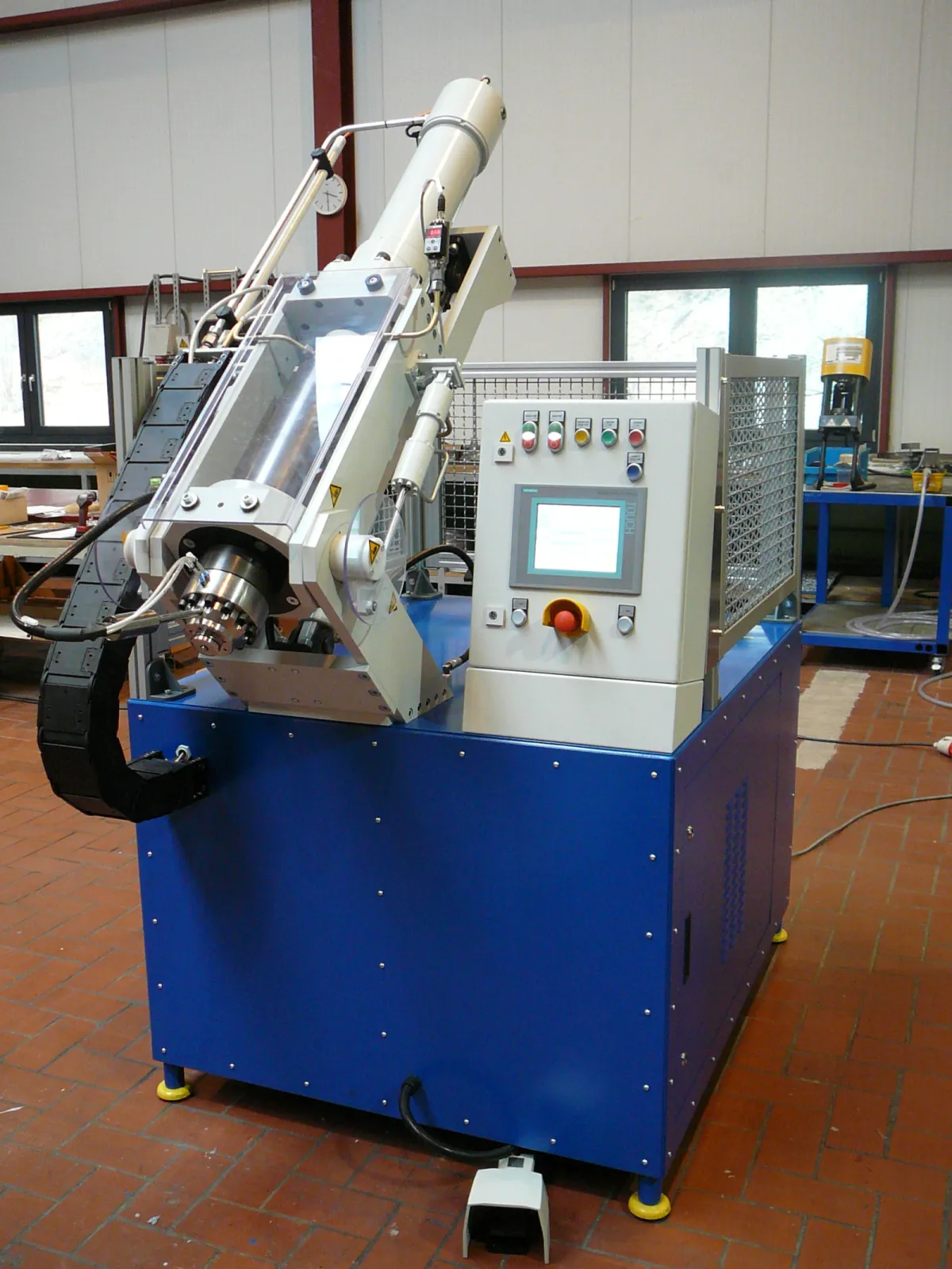 232 - 25DT 80 x 500 Vacuum Piston Extruder