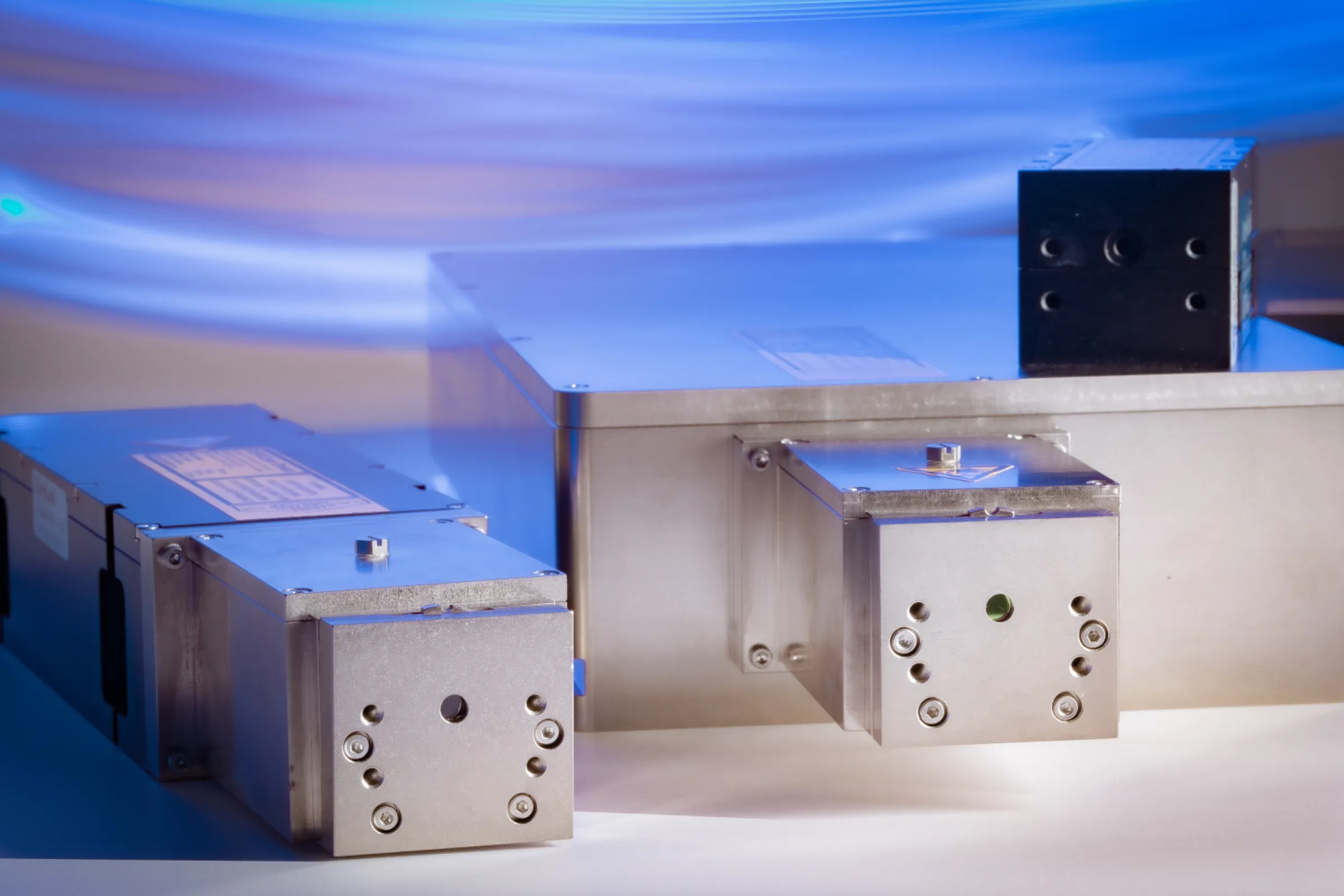 CryLaS passively q-switched Q and MOPA lasers