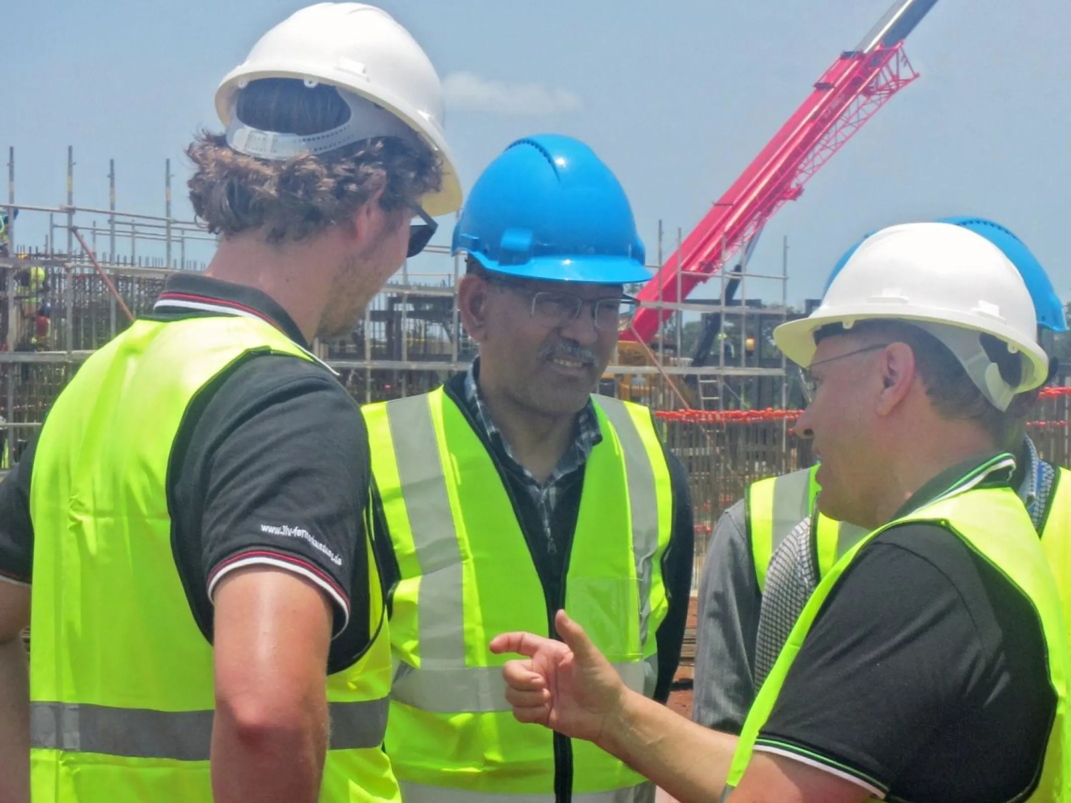 On February 25, 2023, Angolan Minister Dr. Azevodo (Minister of Mineral Resources and Petroleum) visited the Luele open-pit mine, where our team (ILV and MCI) explained and presented the project goals to him. We have been working on the Luele project since 2020. On February 25, 2023, Angolan Minister Dr. Azevodo (Minister of Mineral Resources and Petroleum) visited the Luele open-pit mine, where our team (ILV and MCI) explained and presented the project goals to him. We have been working on the Luele project since 2020.