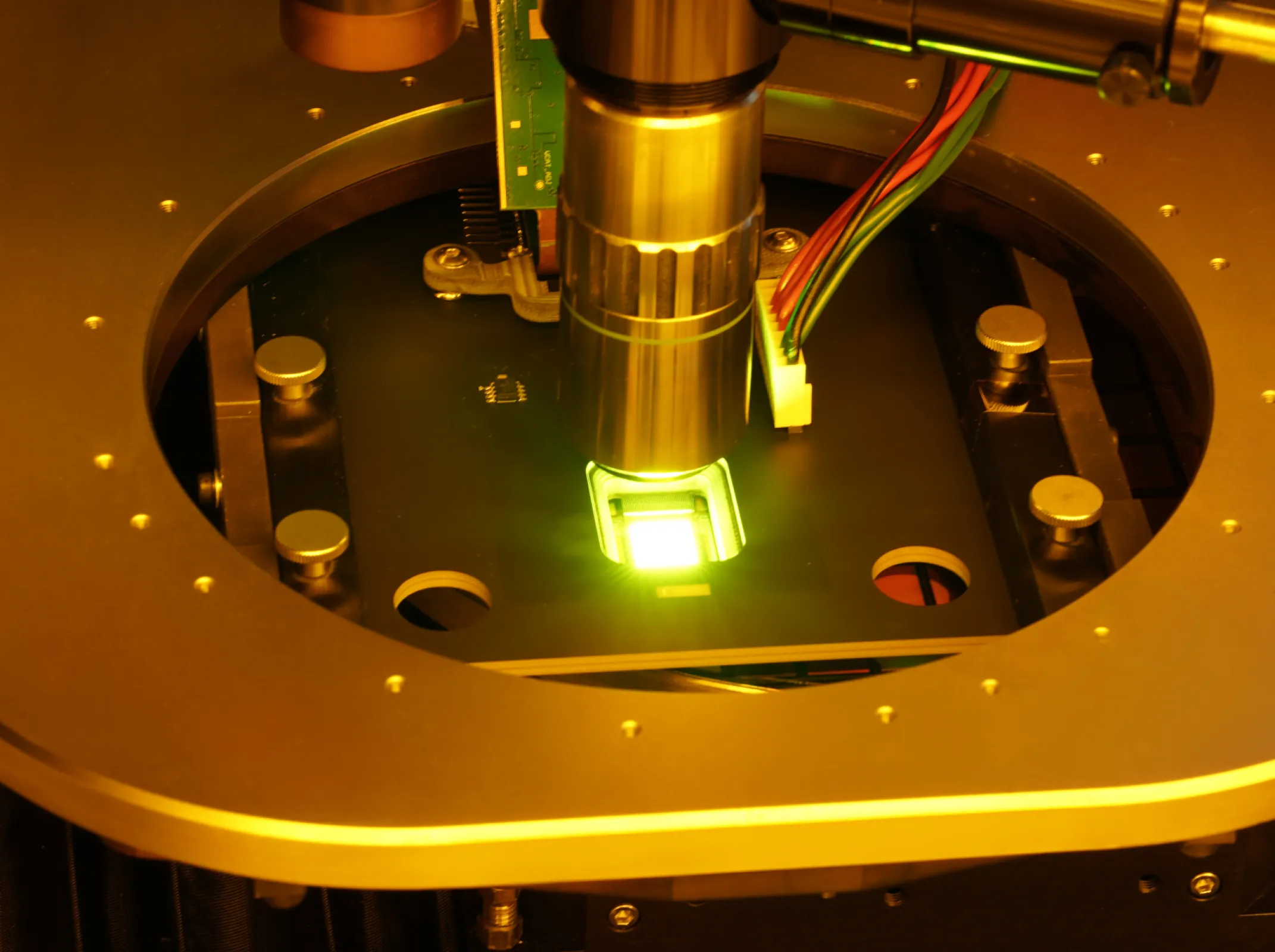 Ultra-high brightness OLED microdisplay