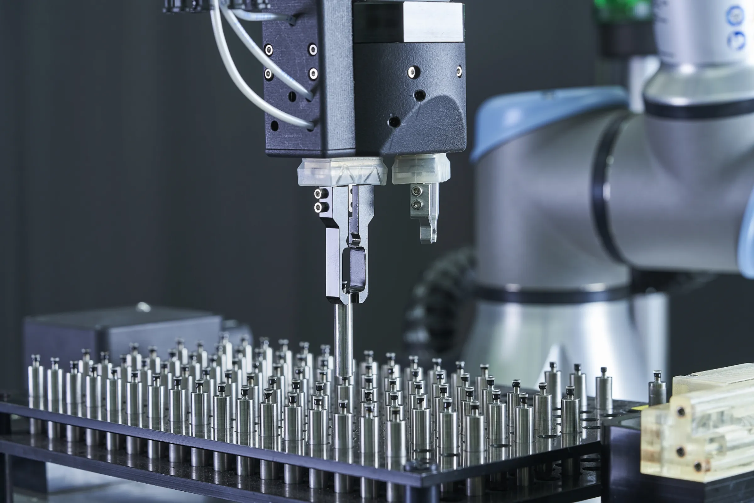 SR 20 robot solution for automated micro optics production