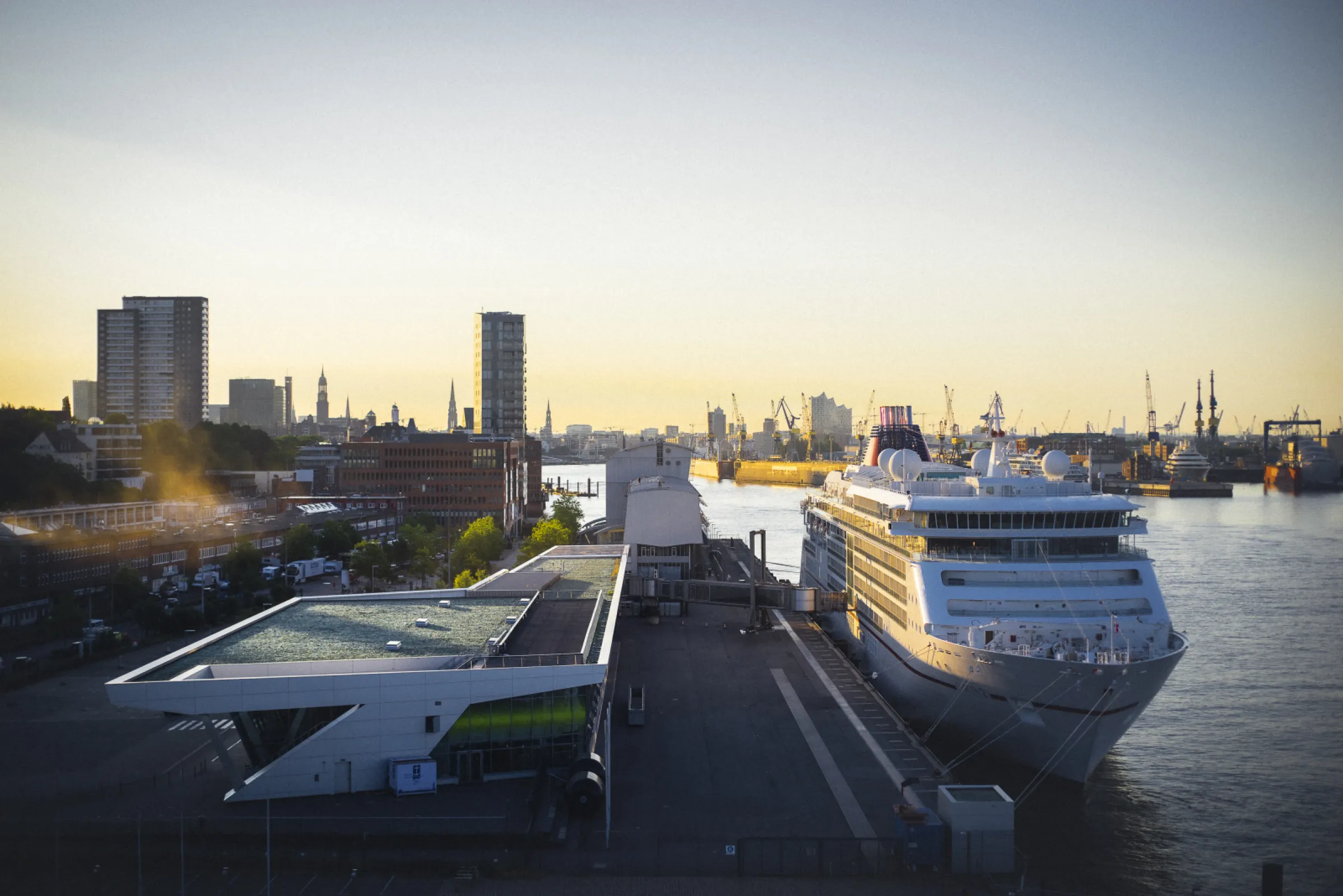 Cruise Center Altona