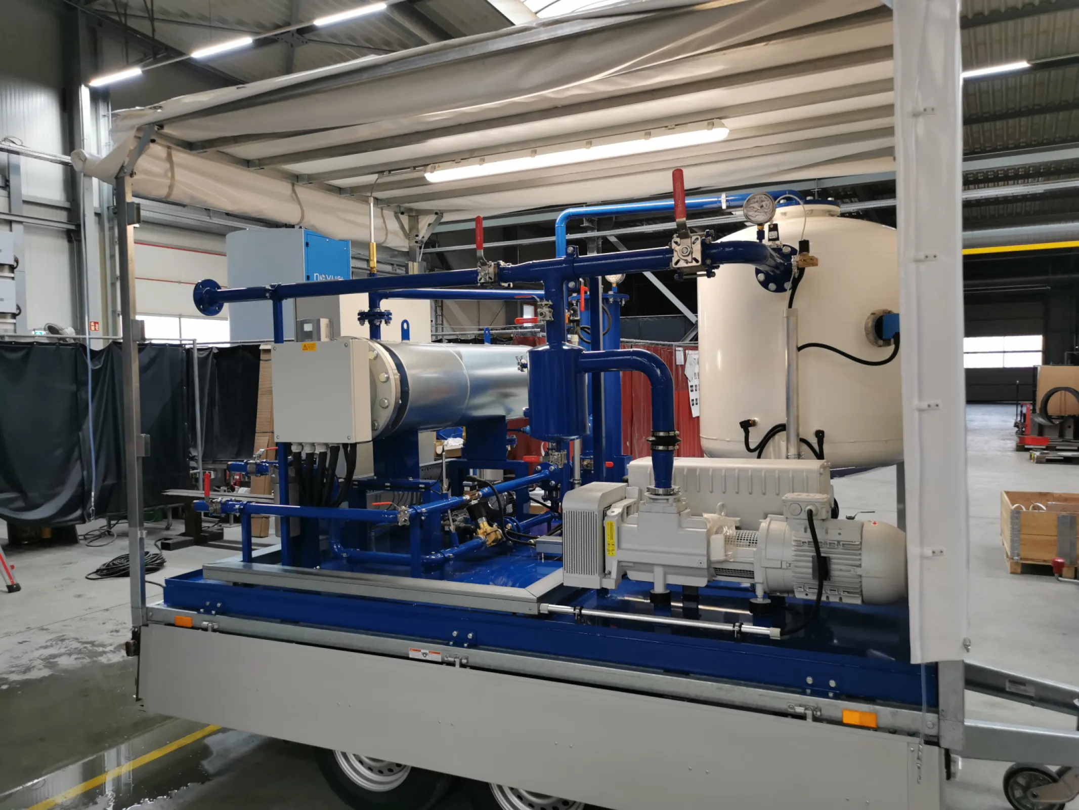 EOK in Weather-proof canopy