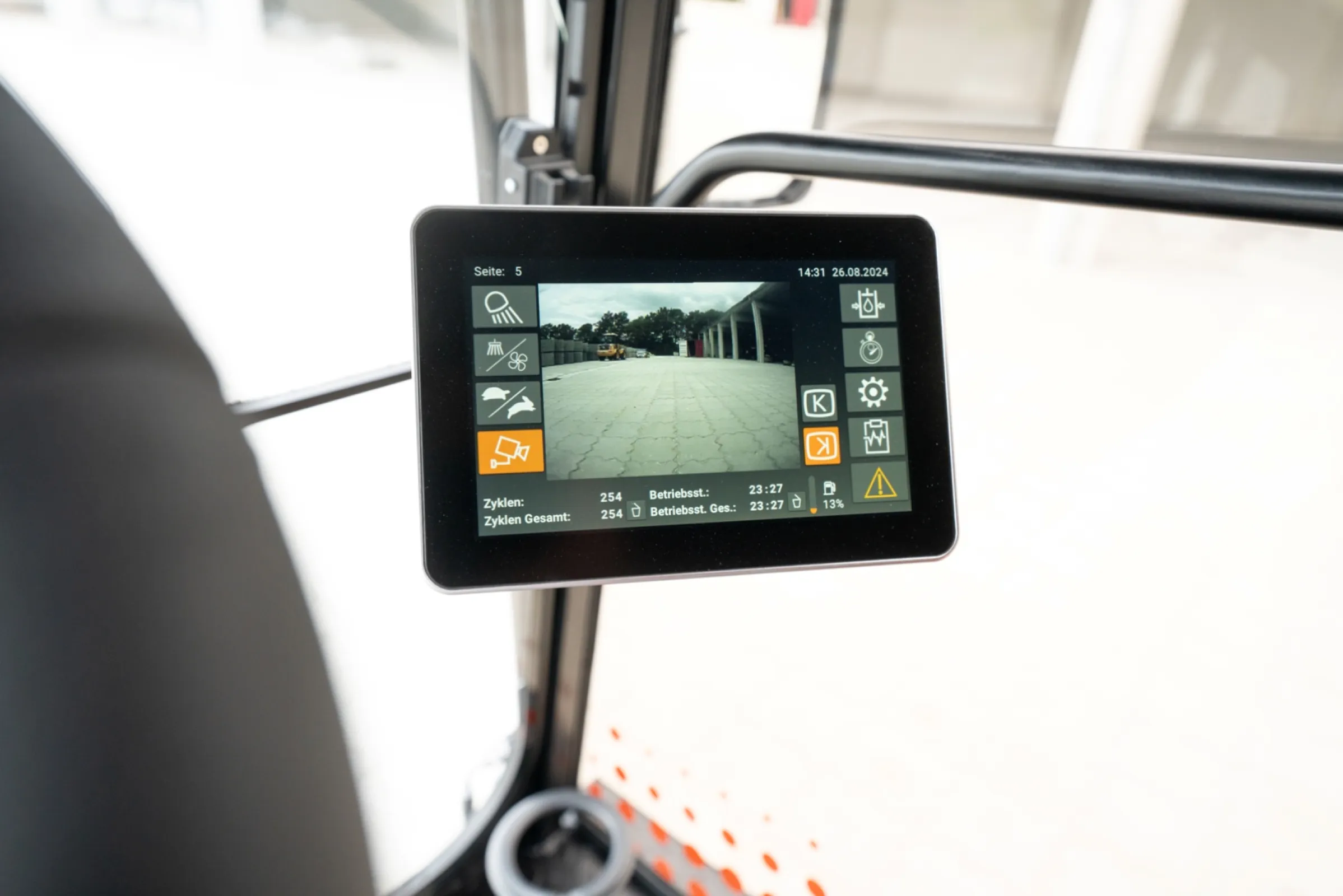 Optimas S24 Paver laying machine