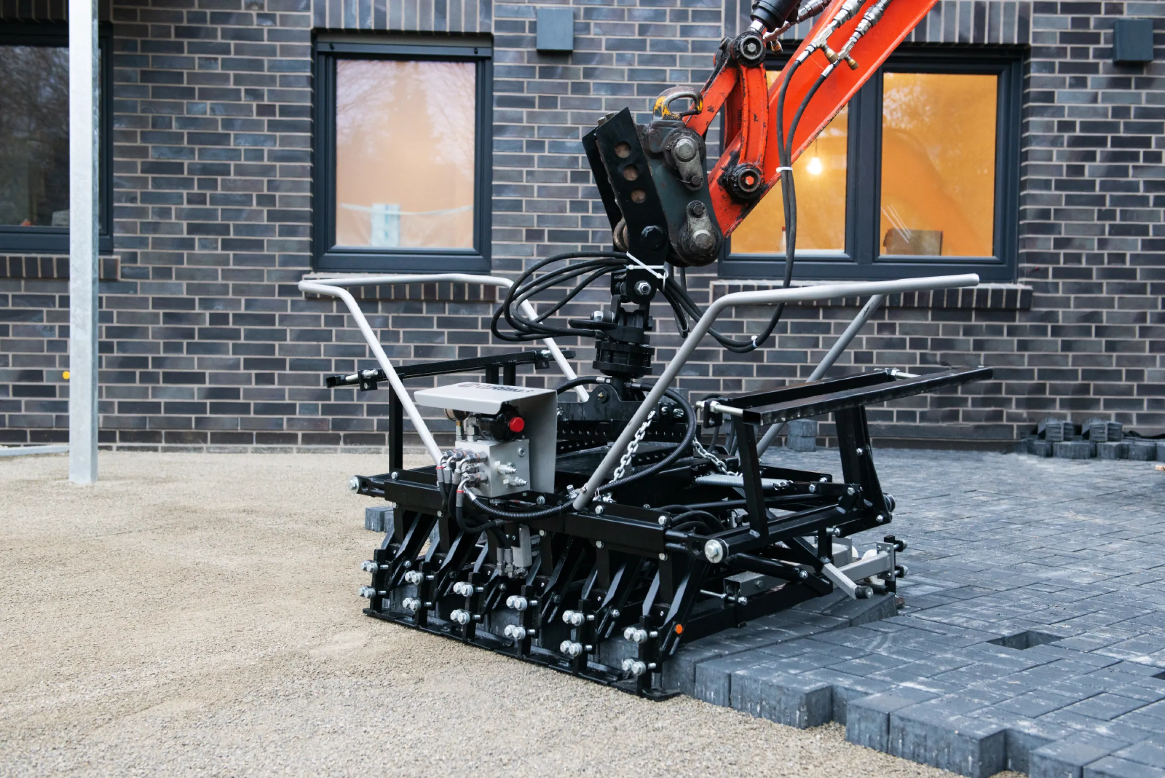 Optimas Multi6 M paver clamp for excavator