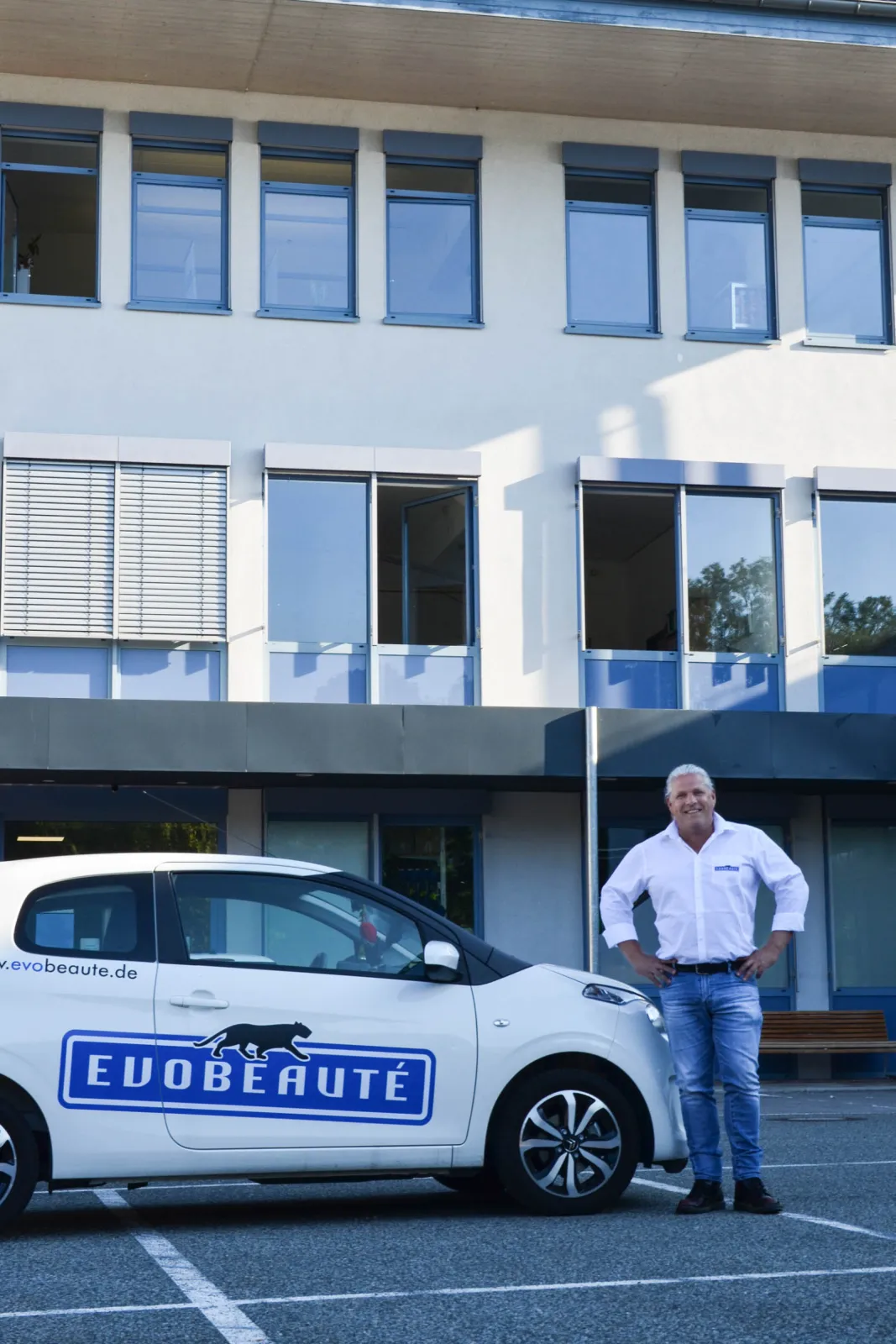 CEO Marcus von Berg in front of EVOBEAUTÉ head office in Germany