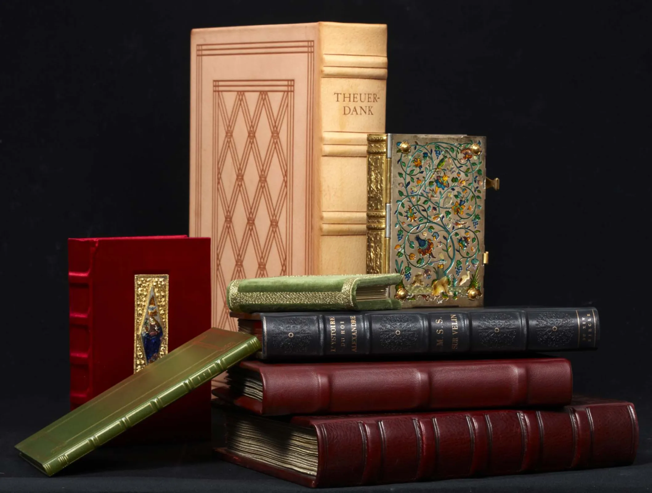 A facsimile is a faithful reproduction of a manuscript or book. It is essential that all visible characteristics of the original – such as colours, gold, silver, and signs of age or irregularities – are also visible in the facsimile.  Facsimiles are generally produced in limited editions worldwide, highlighting their uniqueness and the value of each copy. But it is not only the technical and craftsmanship perfection that makes a facsimile special. It must also capture and convey the spirit and character of the original.