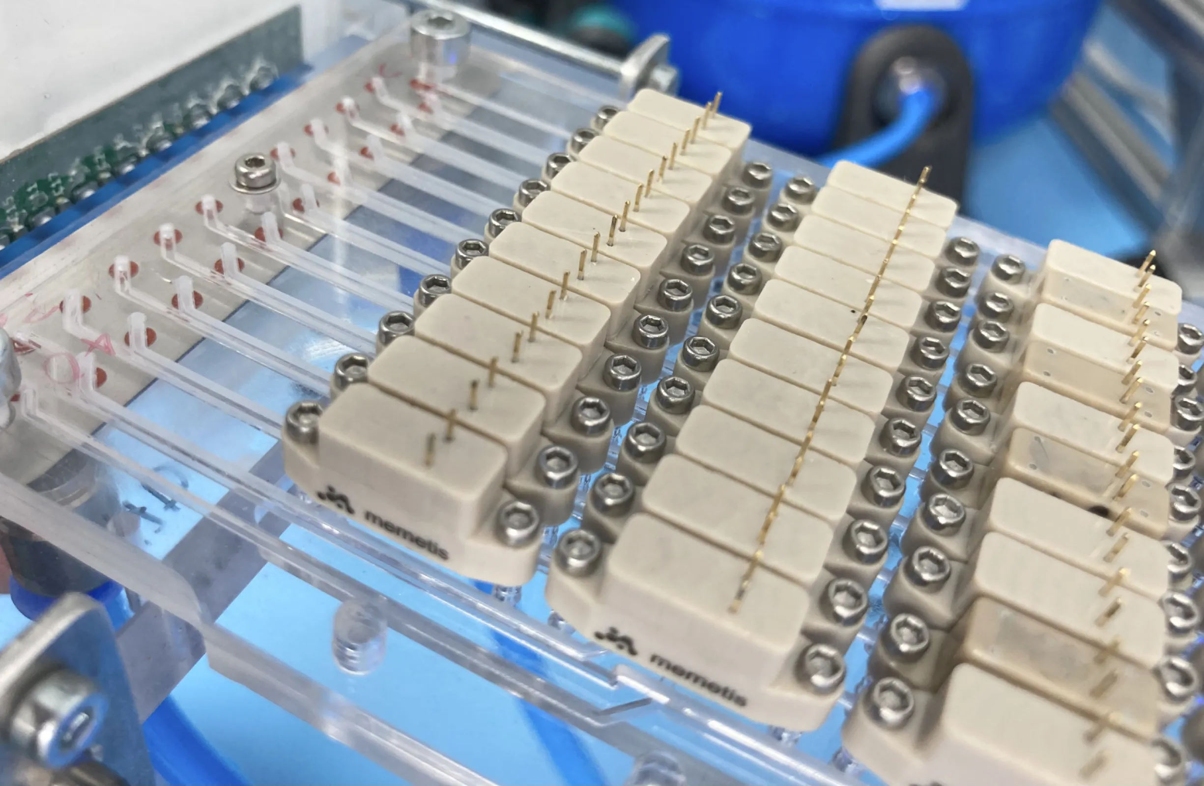 memetis SMA Microvalves - Normally-Closed - Integration example on manifolds