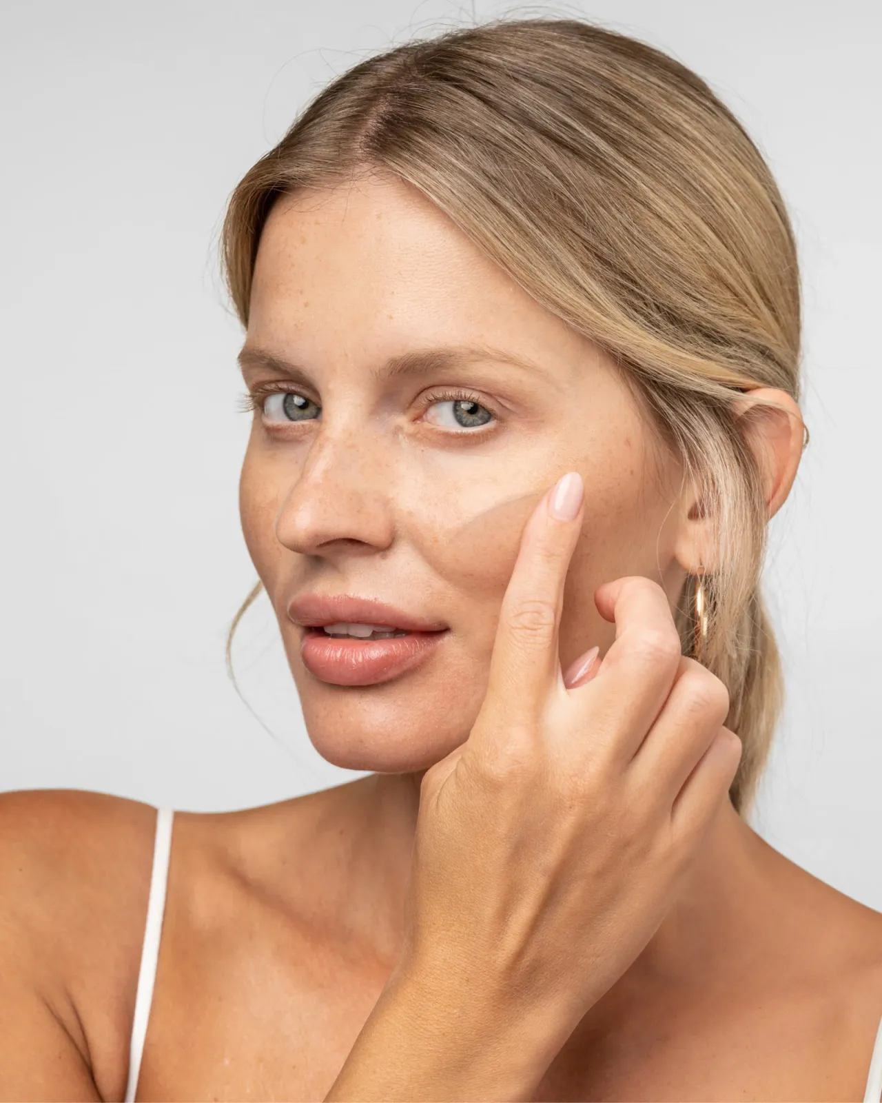 Egypt-Wonder Make-up Foundation- The Revolution of Make-up 4 in 1