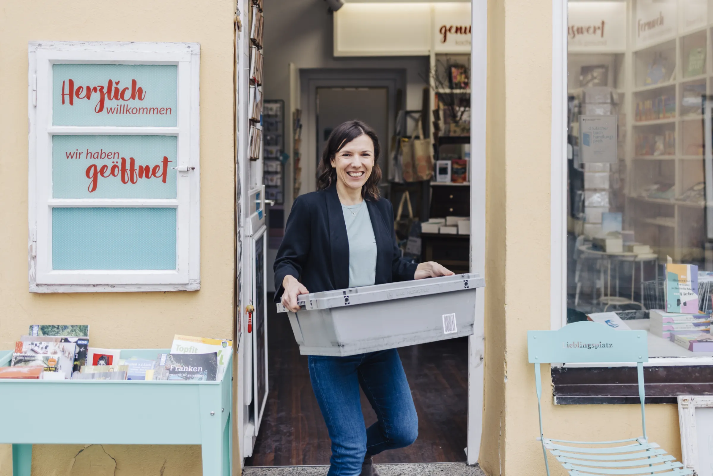 We provide support for your day-to-day book retailing by means of our ordering.