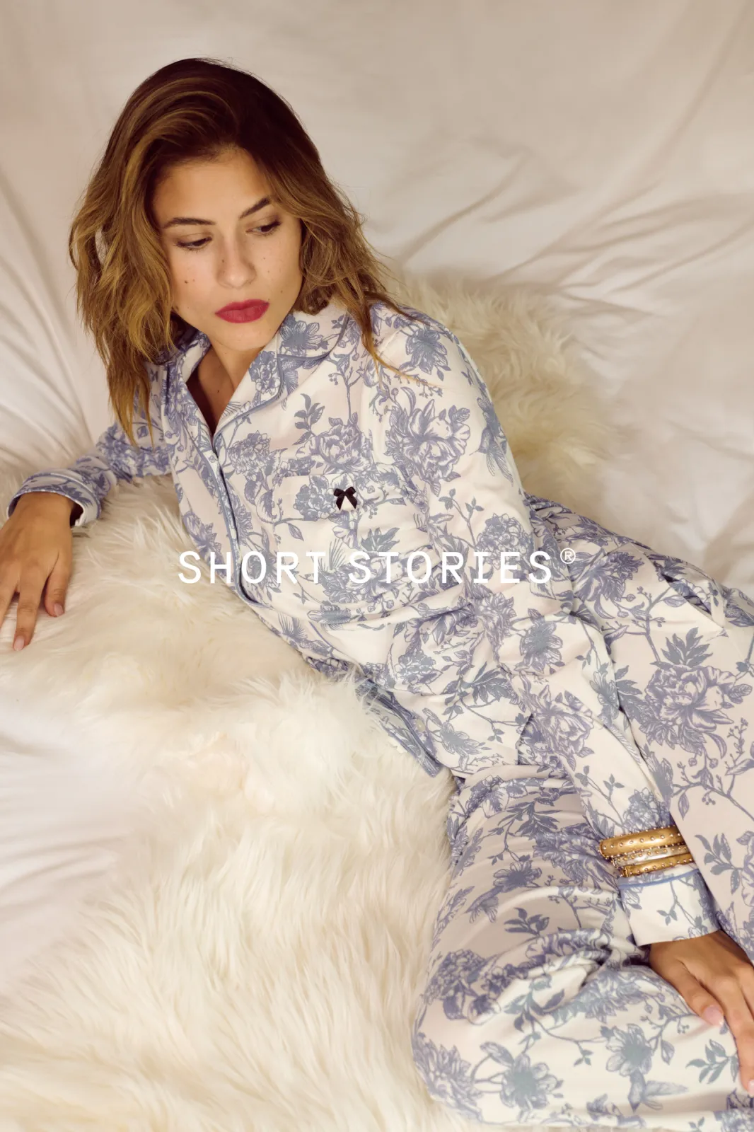 THE QUIET BEAUTY OF FROZEN COMFORT! Wrapped in soft cotton and modal, as soft as fresh snow. Pyjamas that protect, warm and make you the queen of your own winter kingdom.