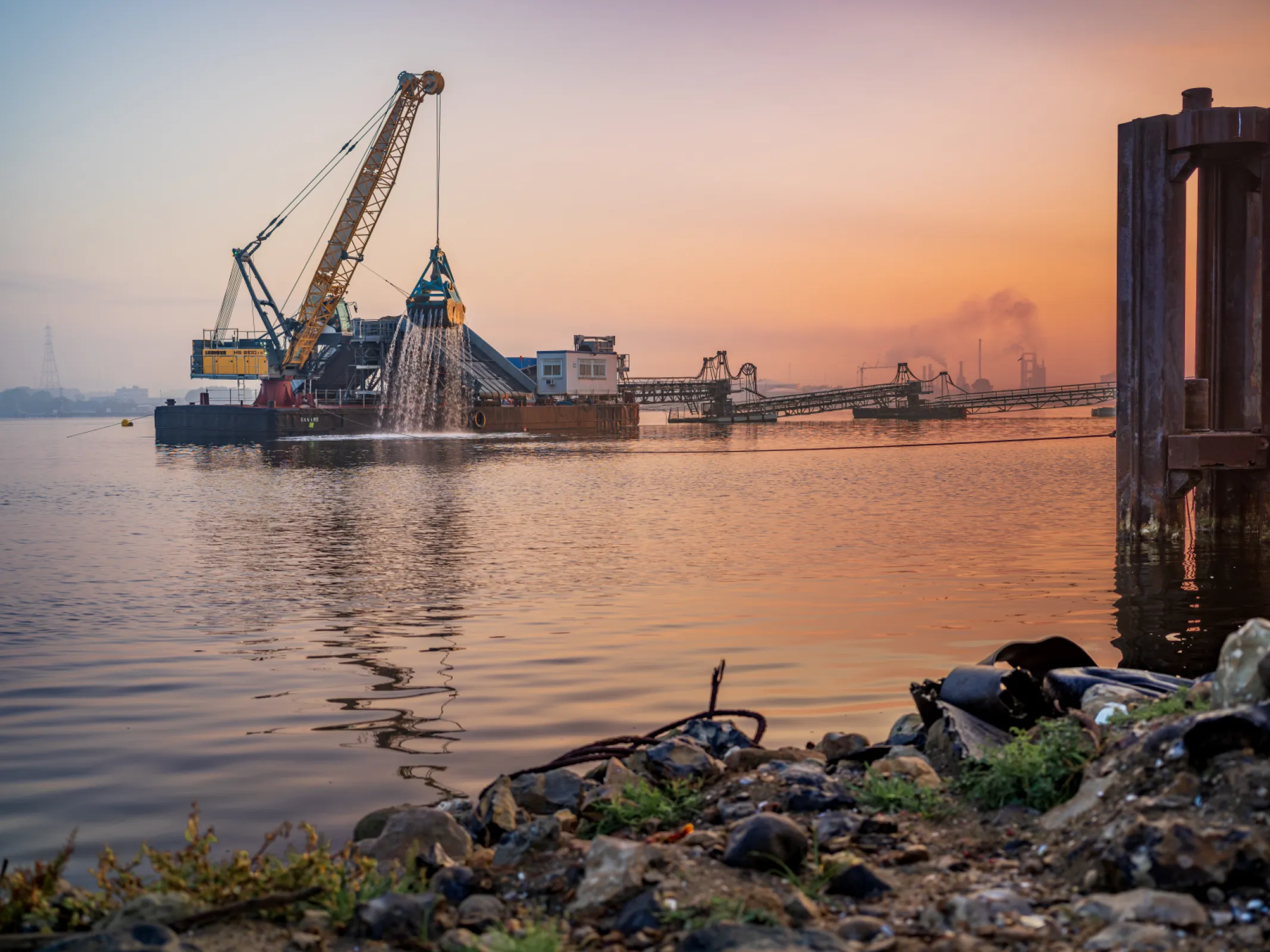 Liebherr Duty cycle crawler crane HS 8100 E