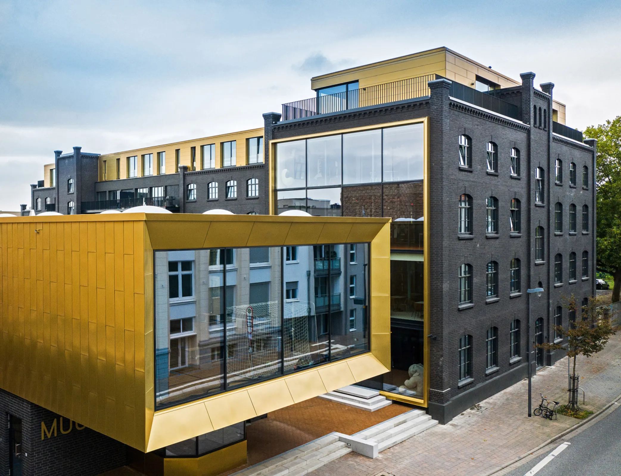 Hageloft, Osnabrueck   (Transformation of a former chemical factory [1897] to a residential and office building)     © Jette Golz