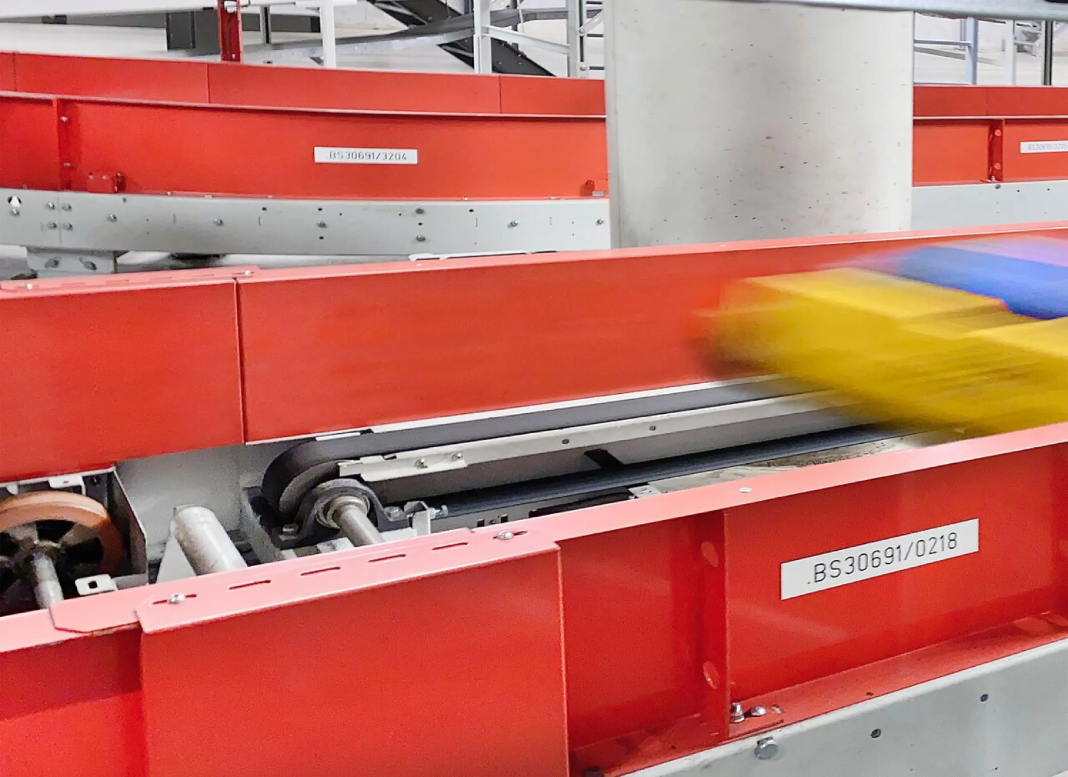 Belts for integrated conveyor systems