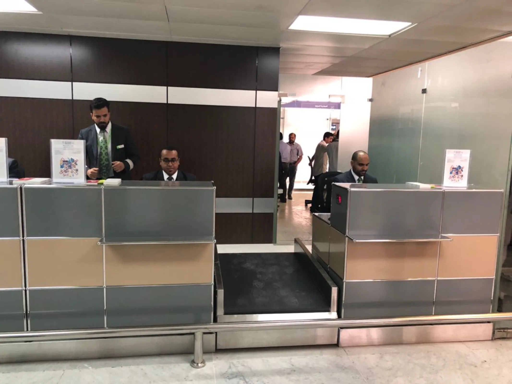 Check-In belt conveyor, single-, double or tripple stage. Counter also abailable.