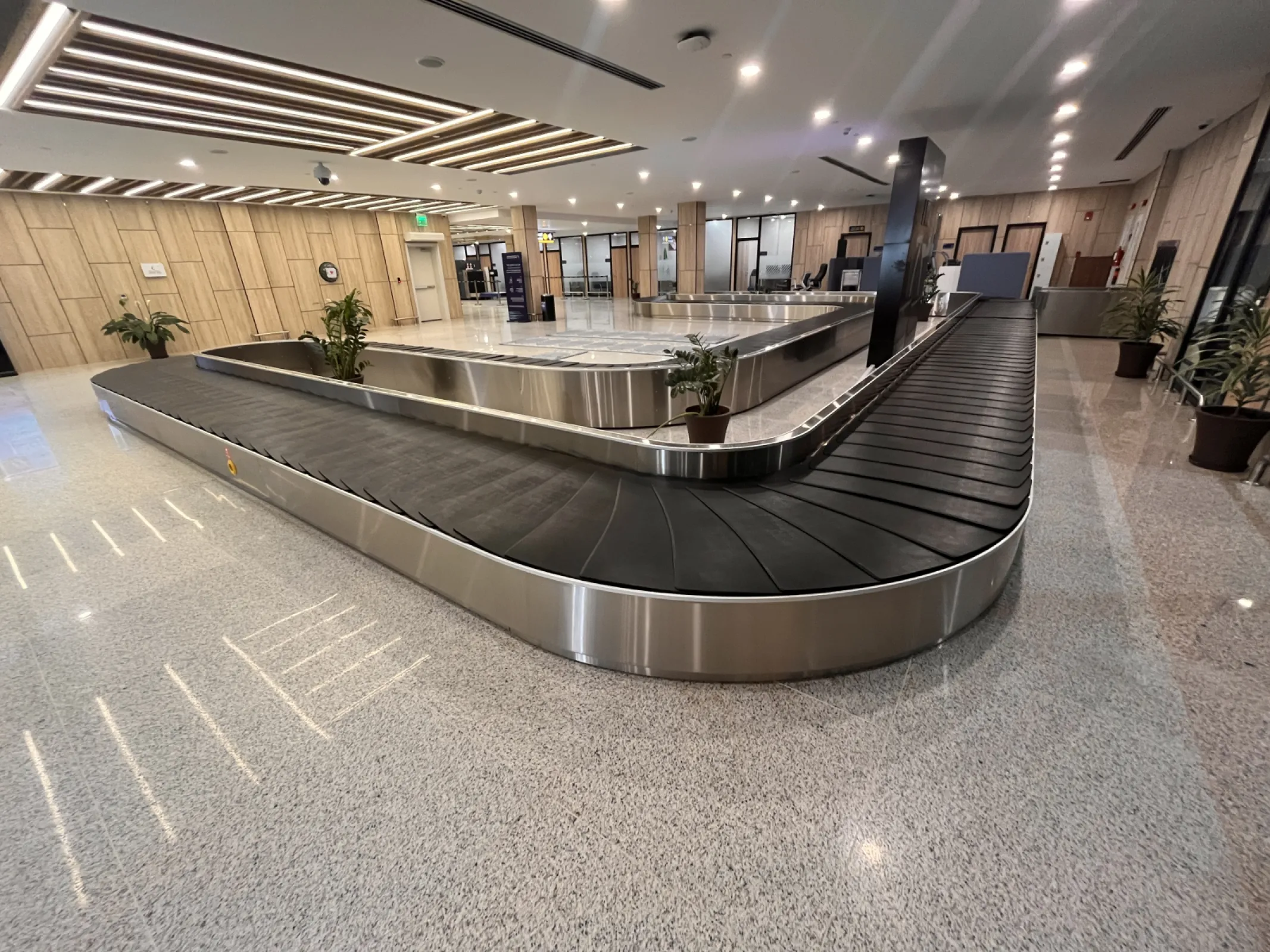 U-Shaped Baggage Carousel System