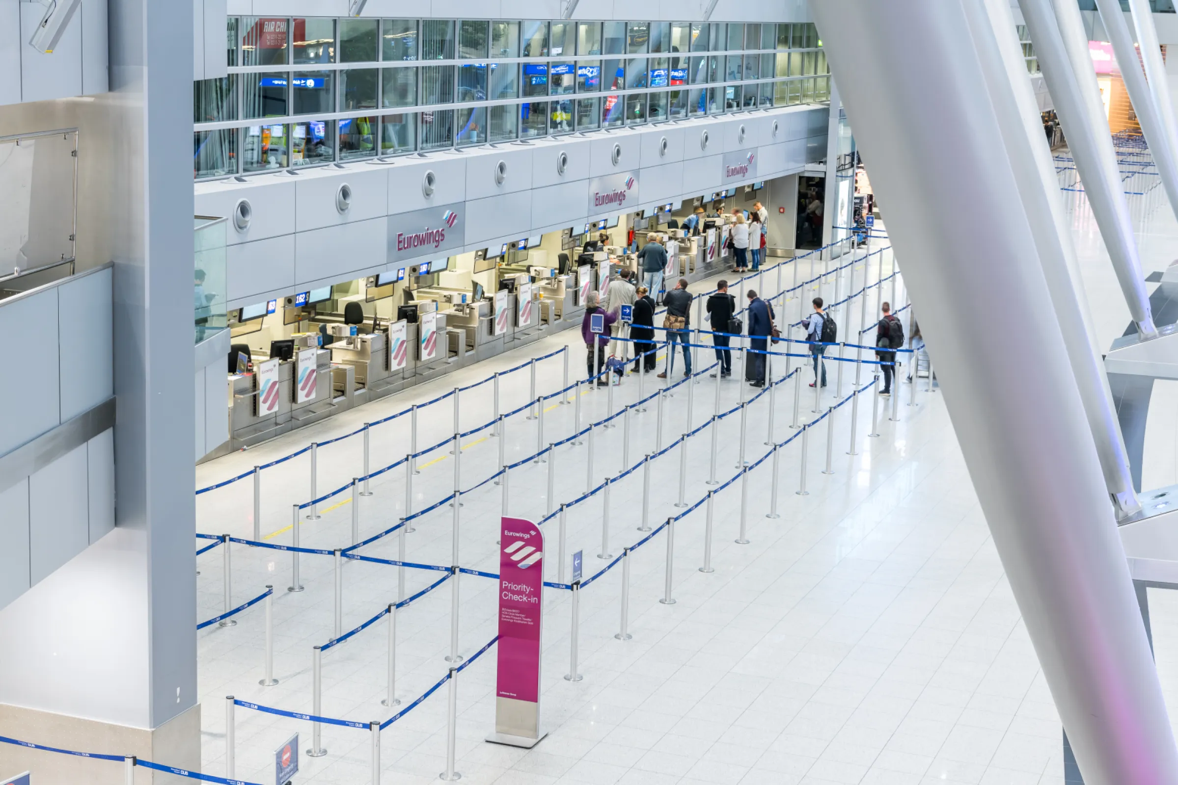 Beltrac Belt Posts at DUS Airport