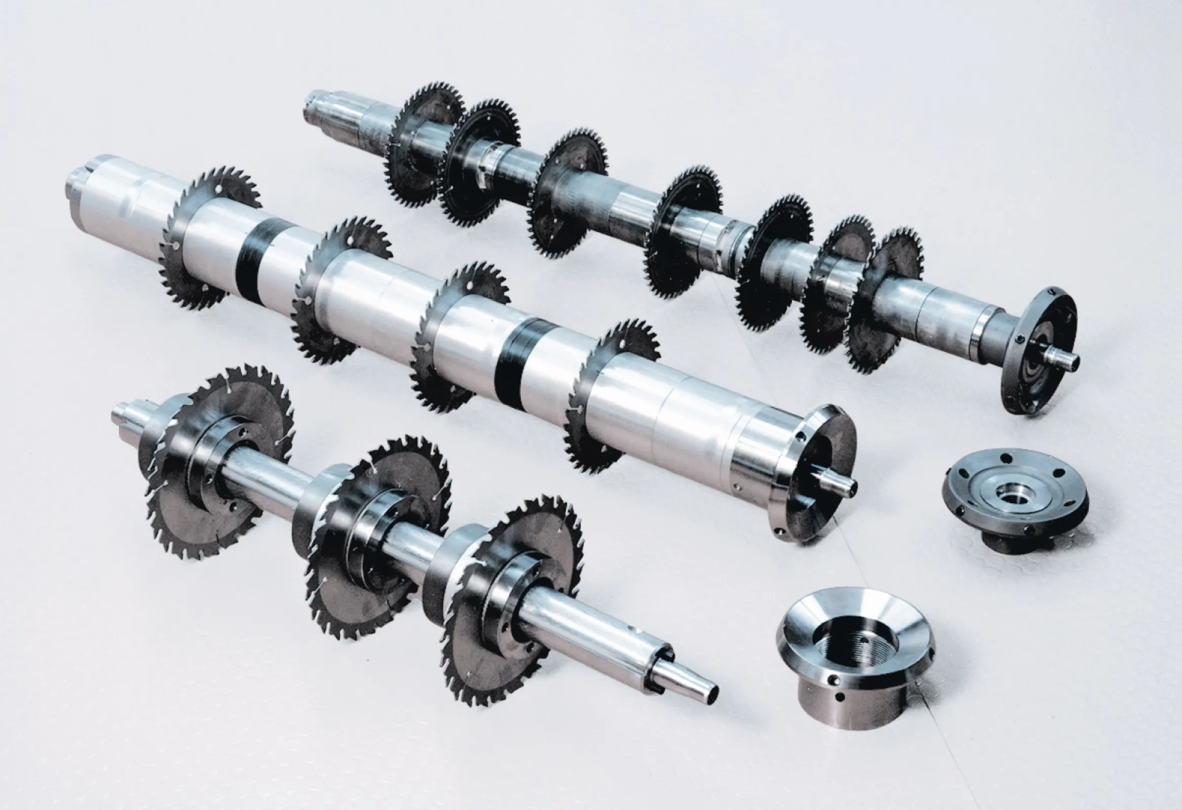 Saw shaft set up with saw blades and spacer rings