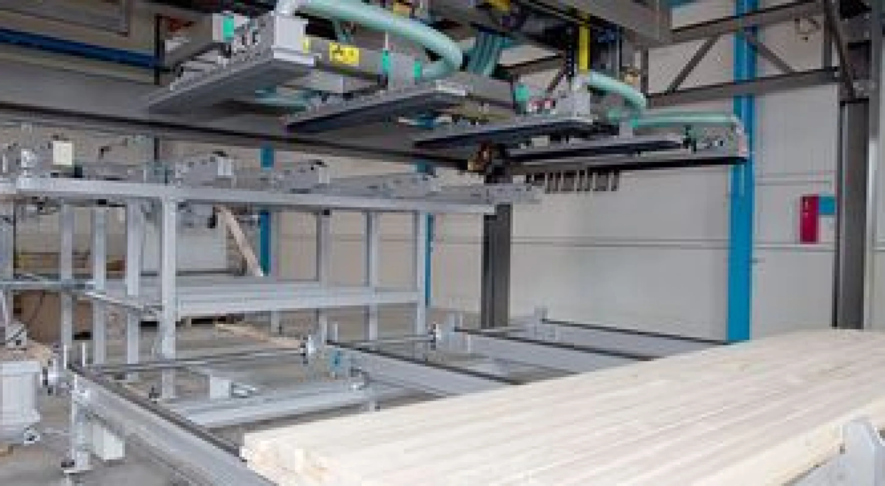 Vacuum gantry systems are ideally suited for the automation of the destacking/stacking operation upstream and downstream of the circular sawing machine. They work fully automatically, require very little maintenance, can be used flexibly and are capable of handling heavy loads. Even workpieces with sensitive surfaces can be processed with ease. Sticks contained in the stack can be automatically removed and bundled, if required. We configure the appropriate vacuum gantry to individual customer requirements, whether for solid wood or panel applications.