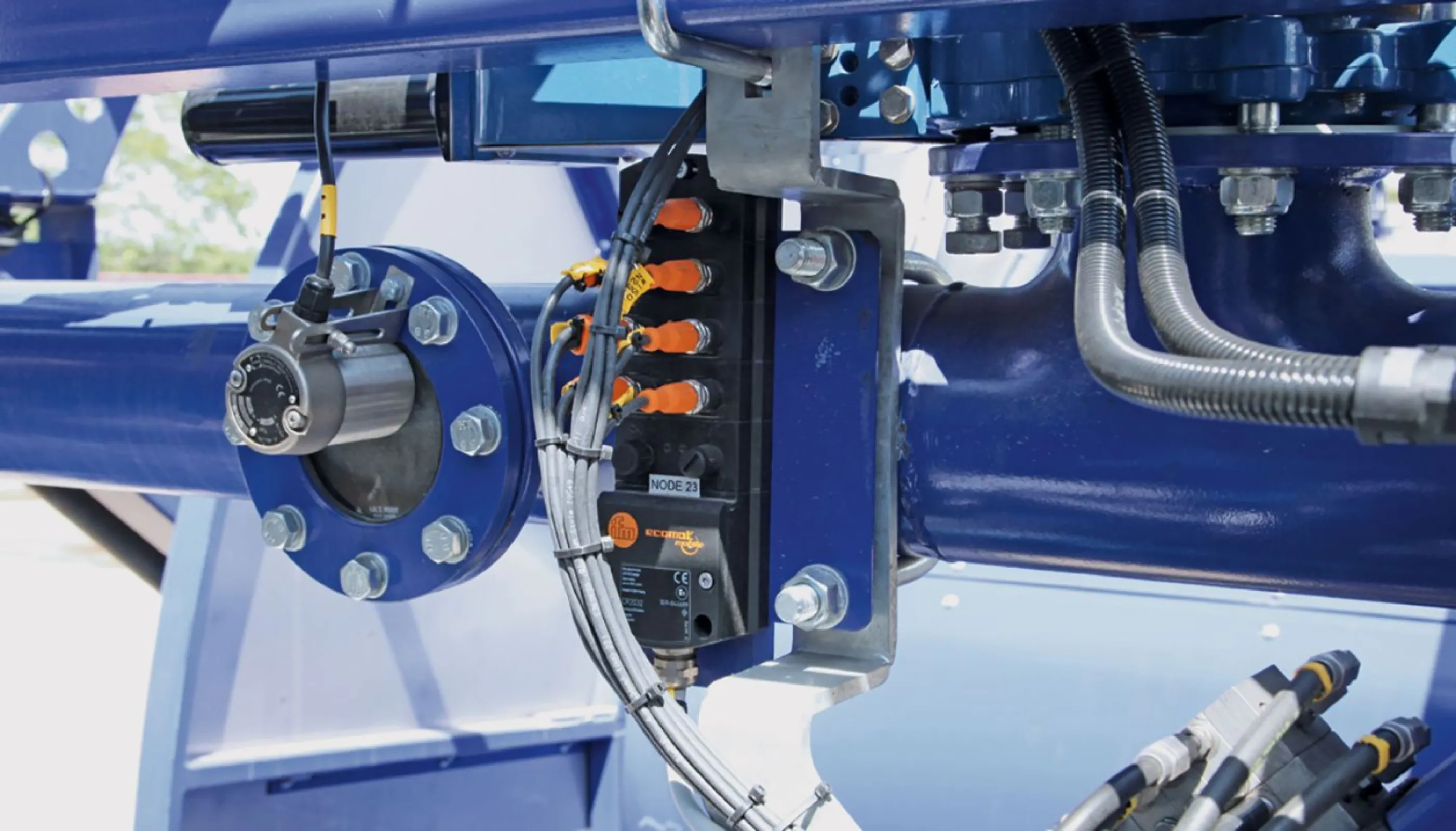 Application example - Agricultural machinery with sensors