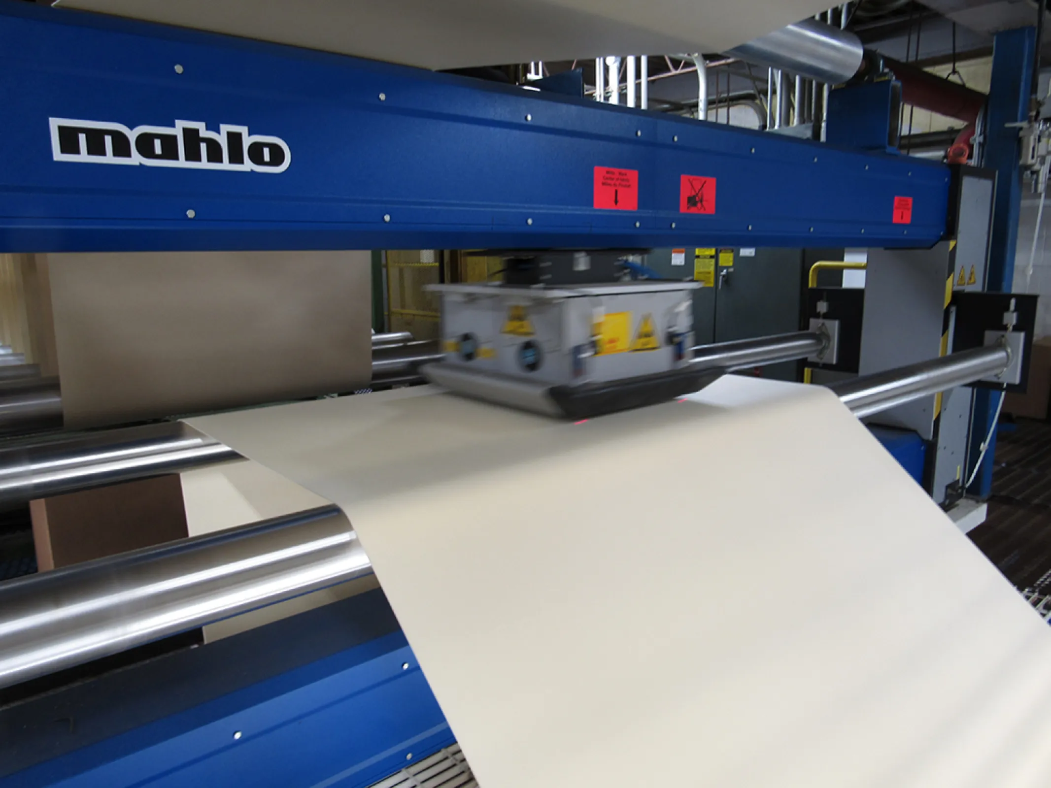 Even very thin coatings are no problem for the Mahlo system. The Mahlo scanner measures basis weight on coated PVC film for the production of instrument panels in car dashboards.