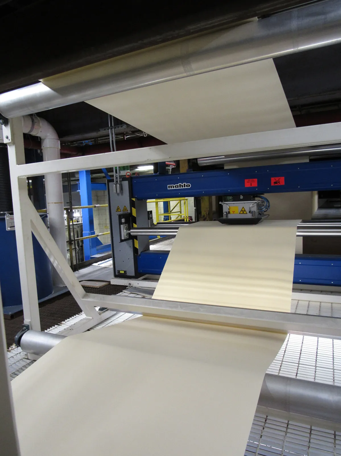 The Gravimat DFI sensor from Mahlo provides an exact CD and MD profile of the web, improving fabric quality and reducing waste and defects.