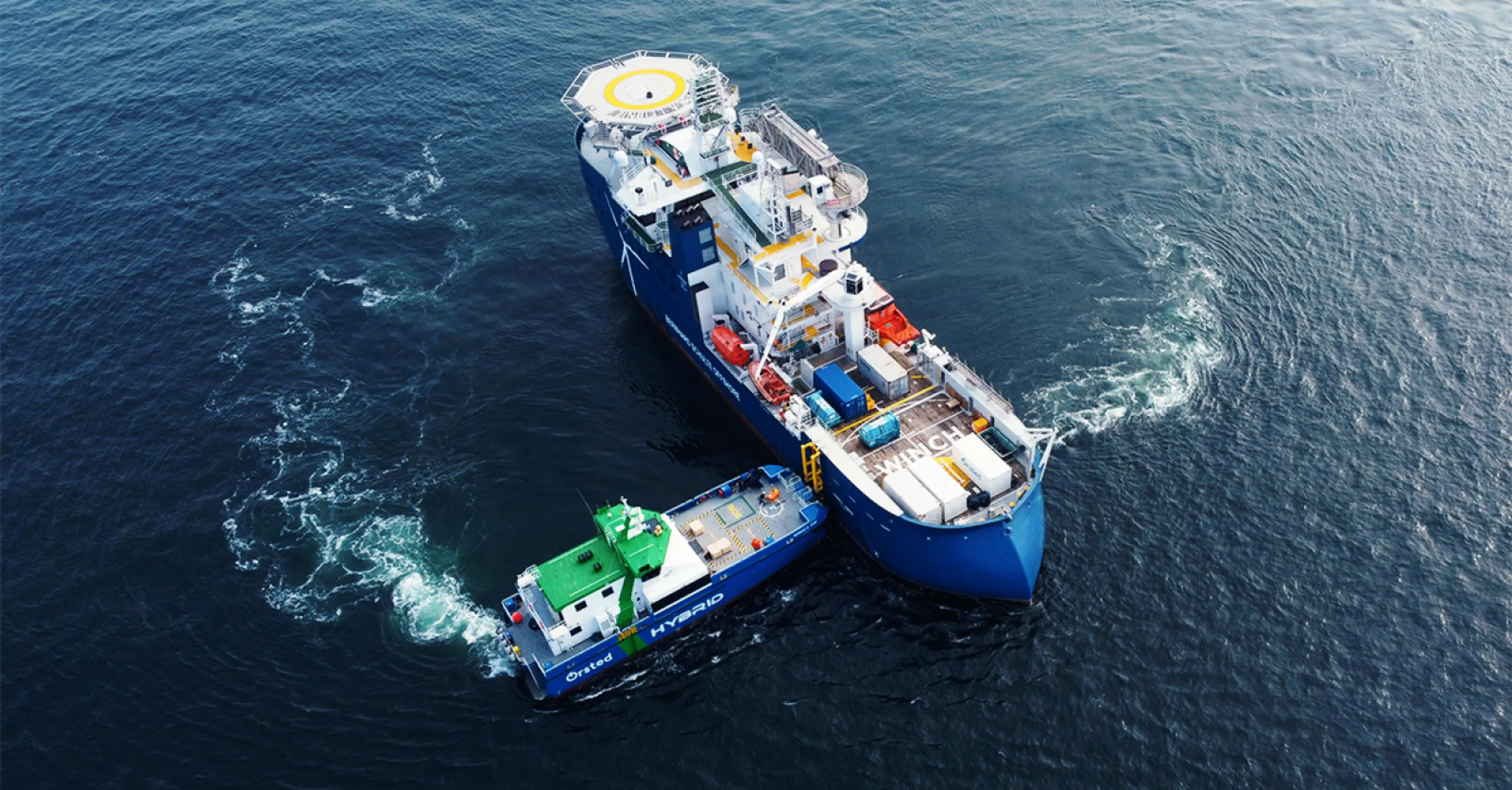 SOV "WINDEA Leibniz" and our hybrid CTV "WINDEA one" in operation on a joint offshore project