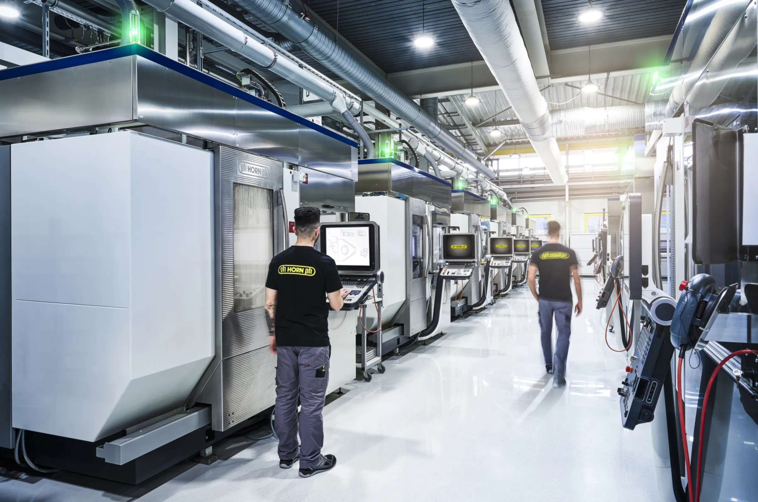 The modern grinding shop at HORN.