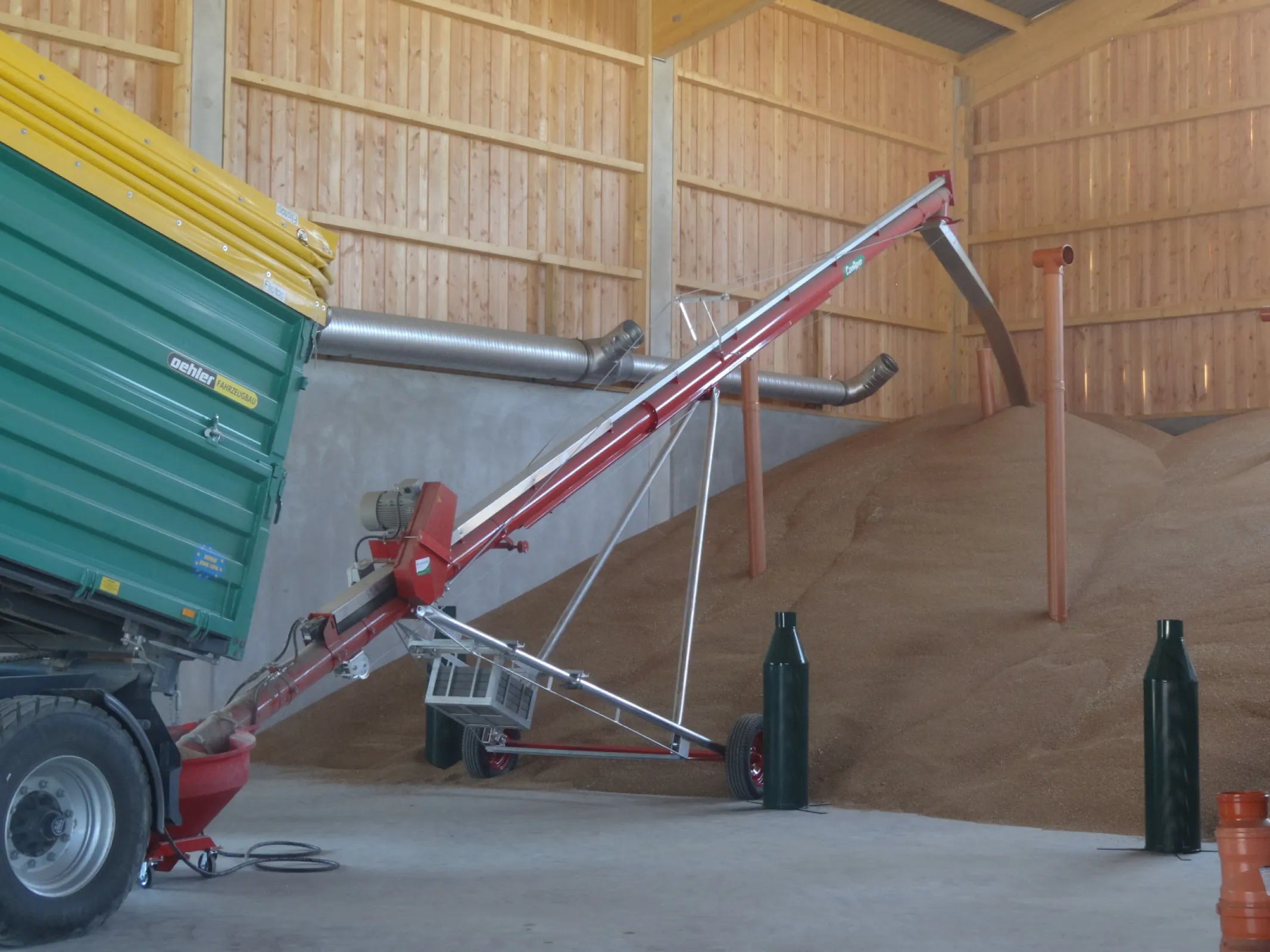 Mobile grain auger series EMD by flat storage filling