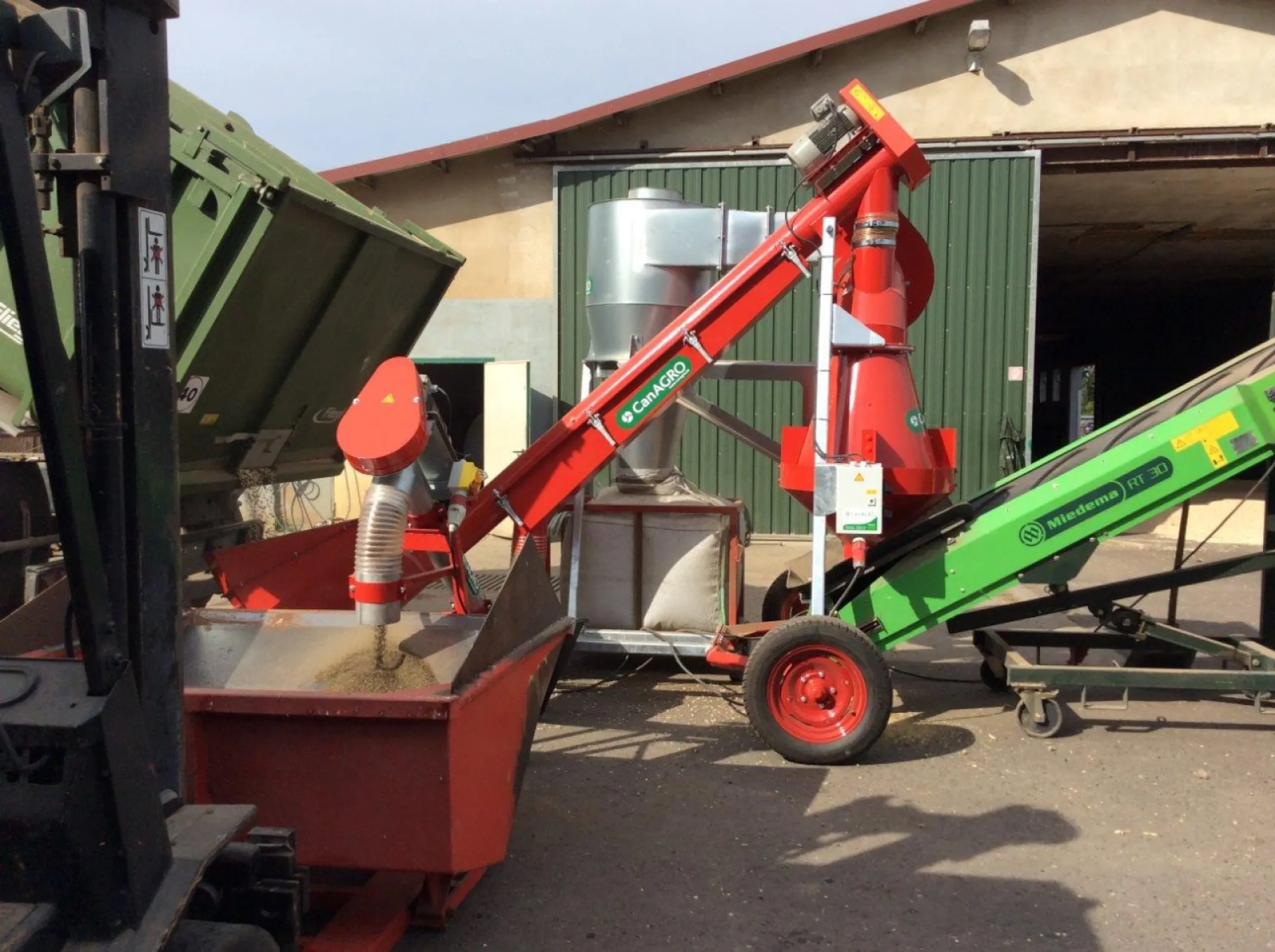 Mobile Precleaning System - combination of screen auger and air seperator