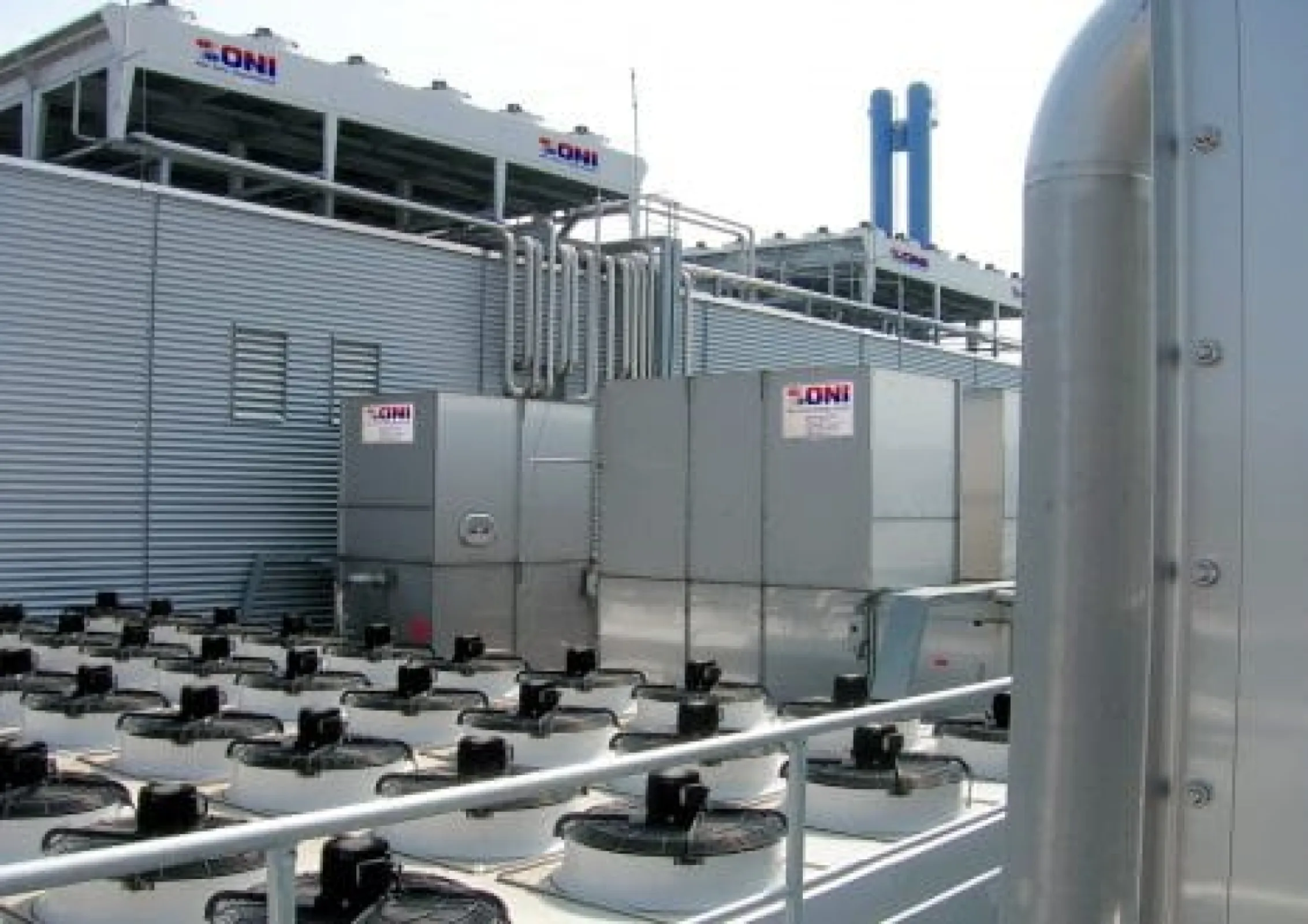 Customized system design based on detailed on-site analysis: integration of free coolers, cooling towers, and chillers into an efficient overall system.