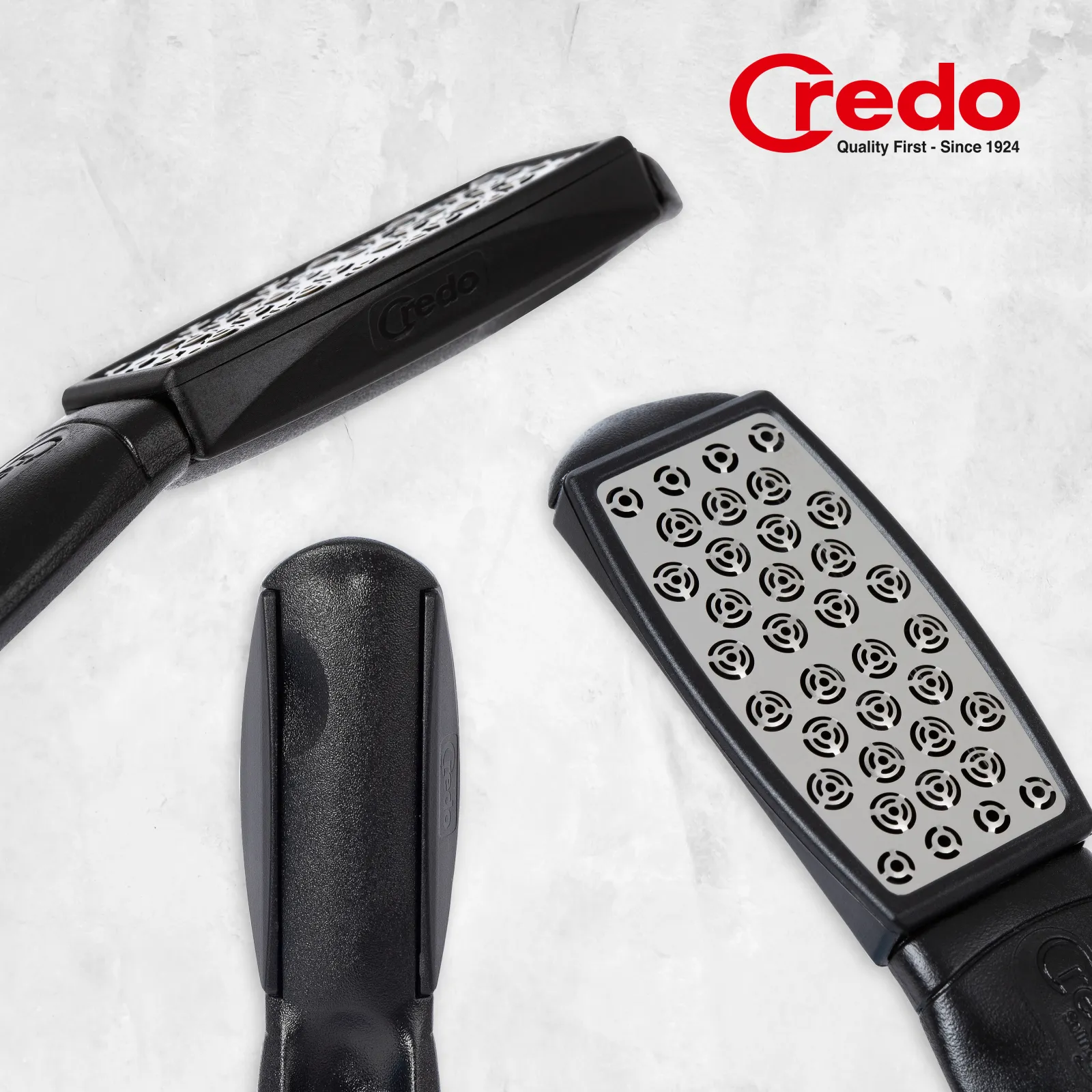 Easy blade attachment. The removed callus is collected in the container underneath the cutting area.