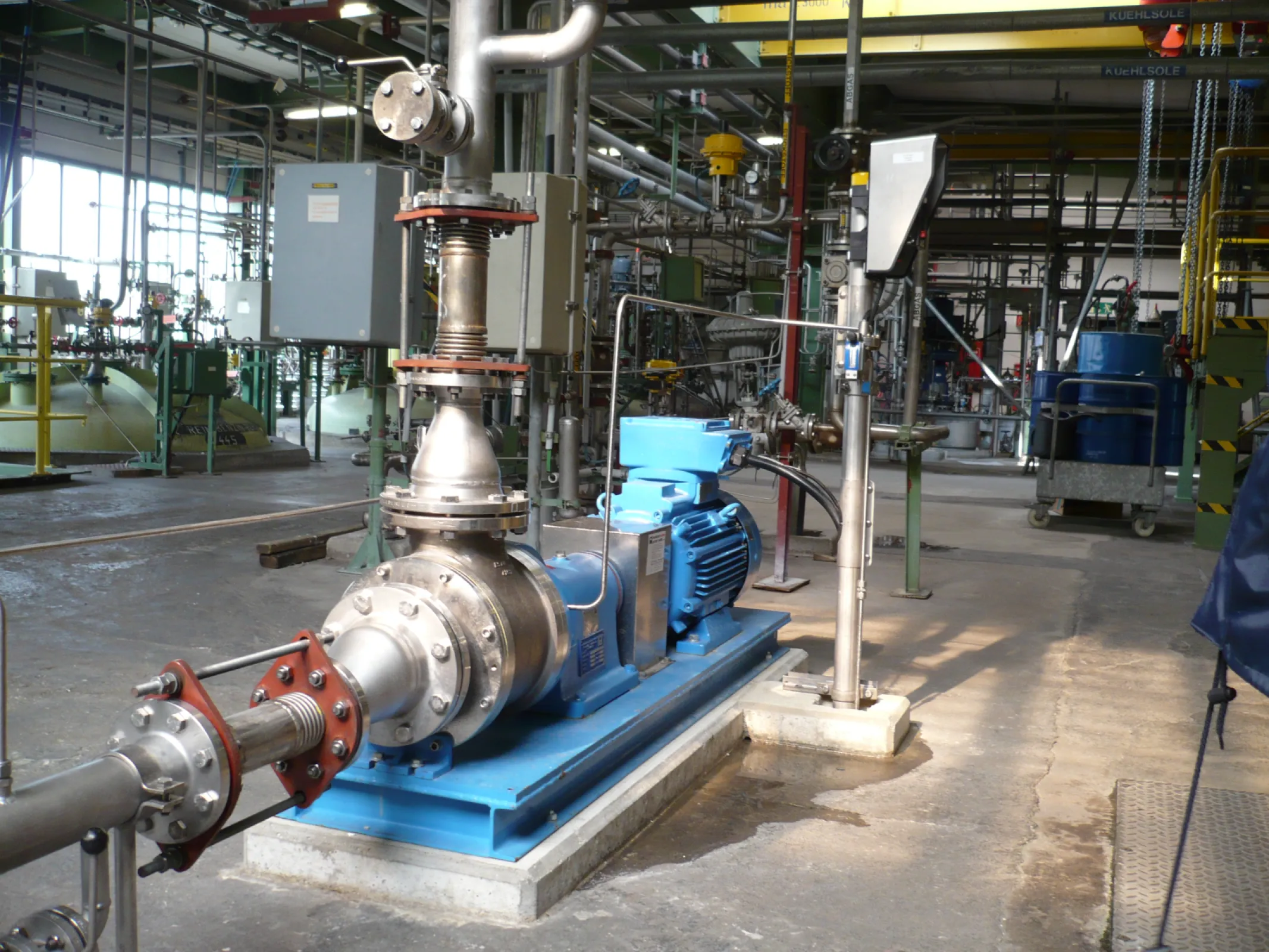 Production of HDPE: GORATOR®  with double acting mechanical seal and external supply of barrier liquid Q = 40 m3/h, particle size < 300 µm !