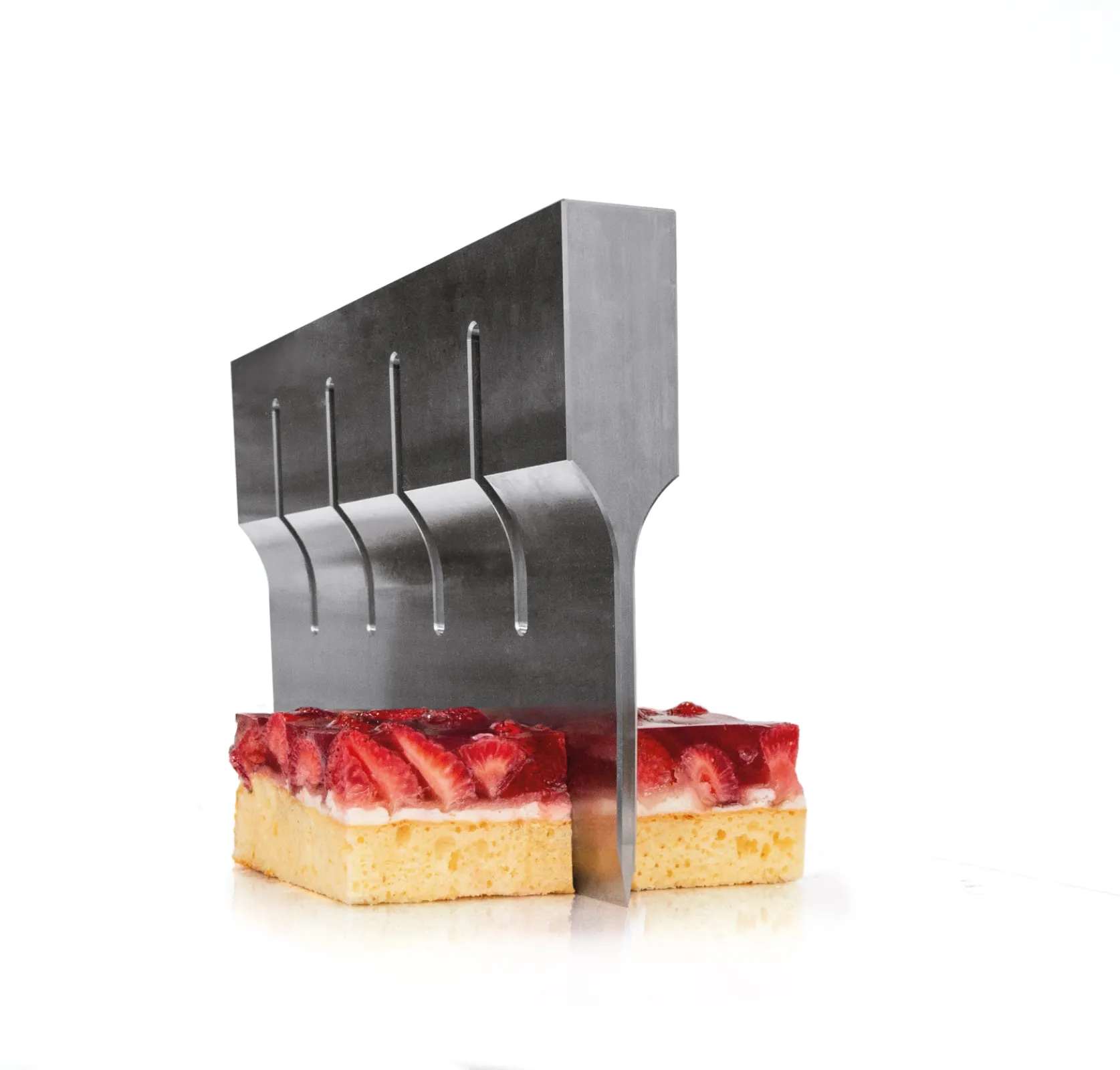 Cutting sonotrodes with little product adhesion and self-cleaning action